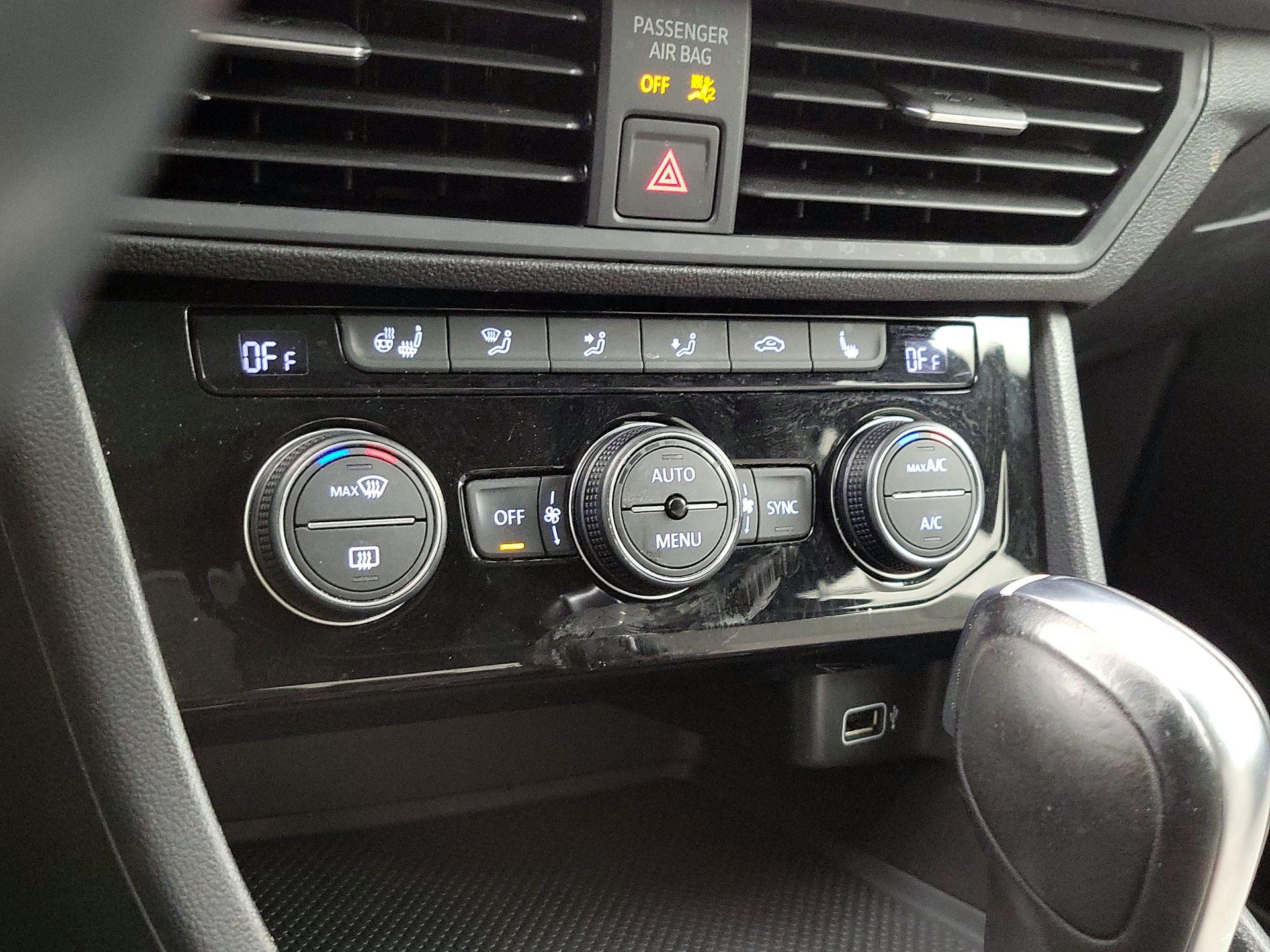 Thumbnail: 2019 Volkswagen Jetta - 16