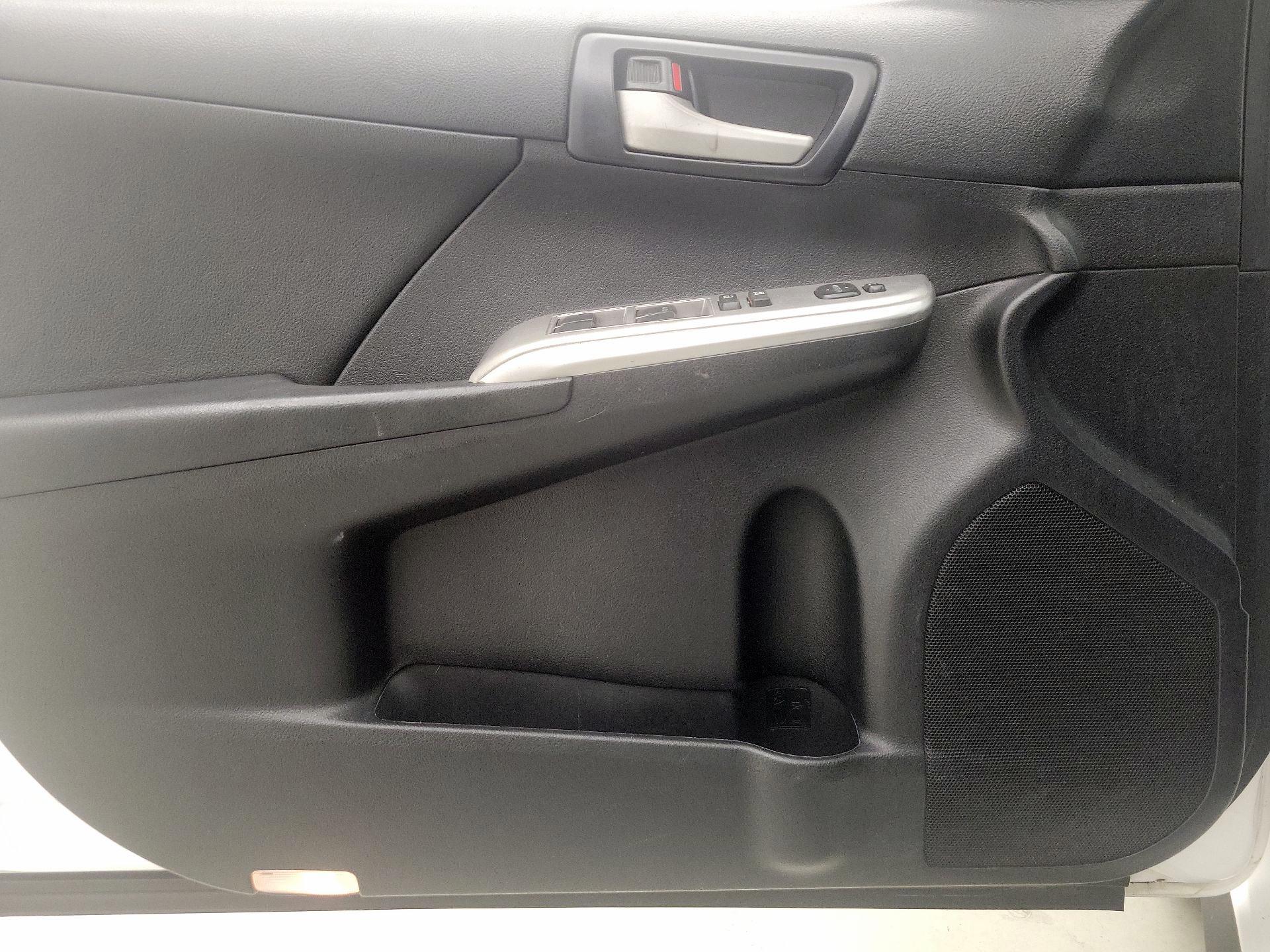 Thumbnail: 2014 Toyota Camry - 12