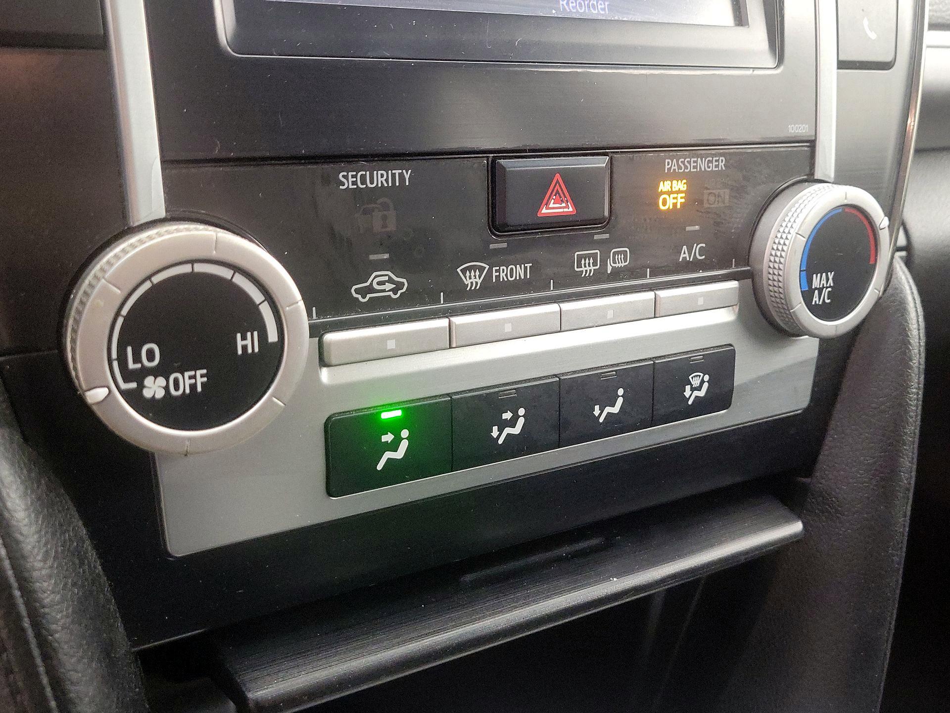 Thumbnail: 2014 Toyota Camry - 16