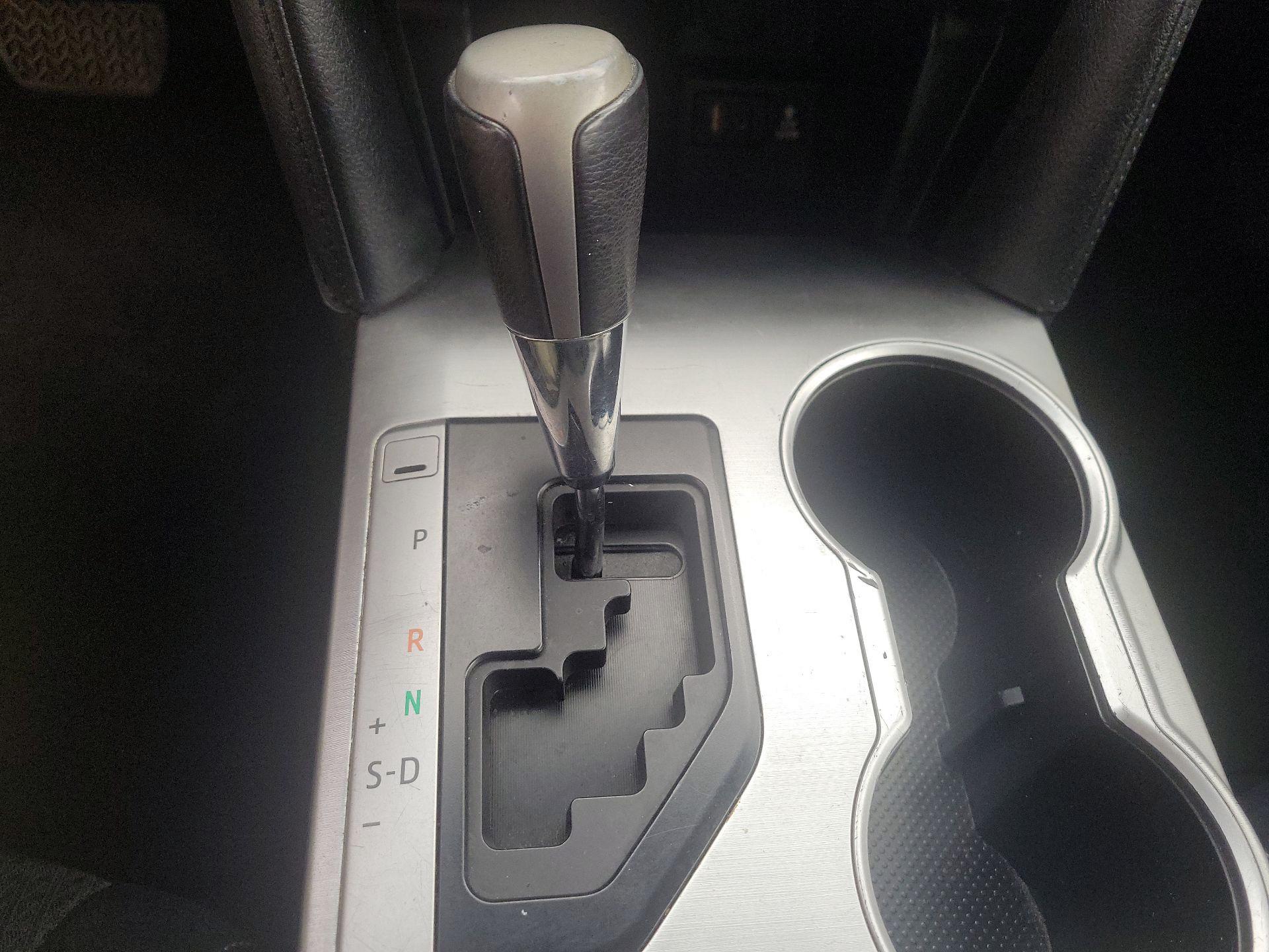 Thumbnail: 2014 Toyota Camry - 17