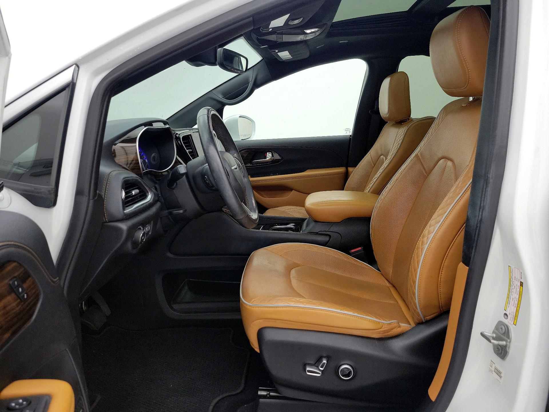 Thumbnail: 2022 Chrysler Pacifica - 11