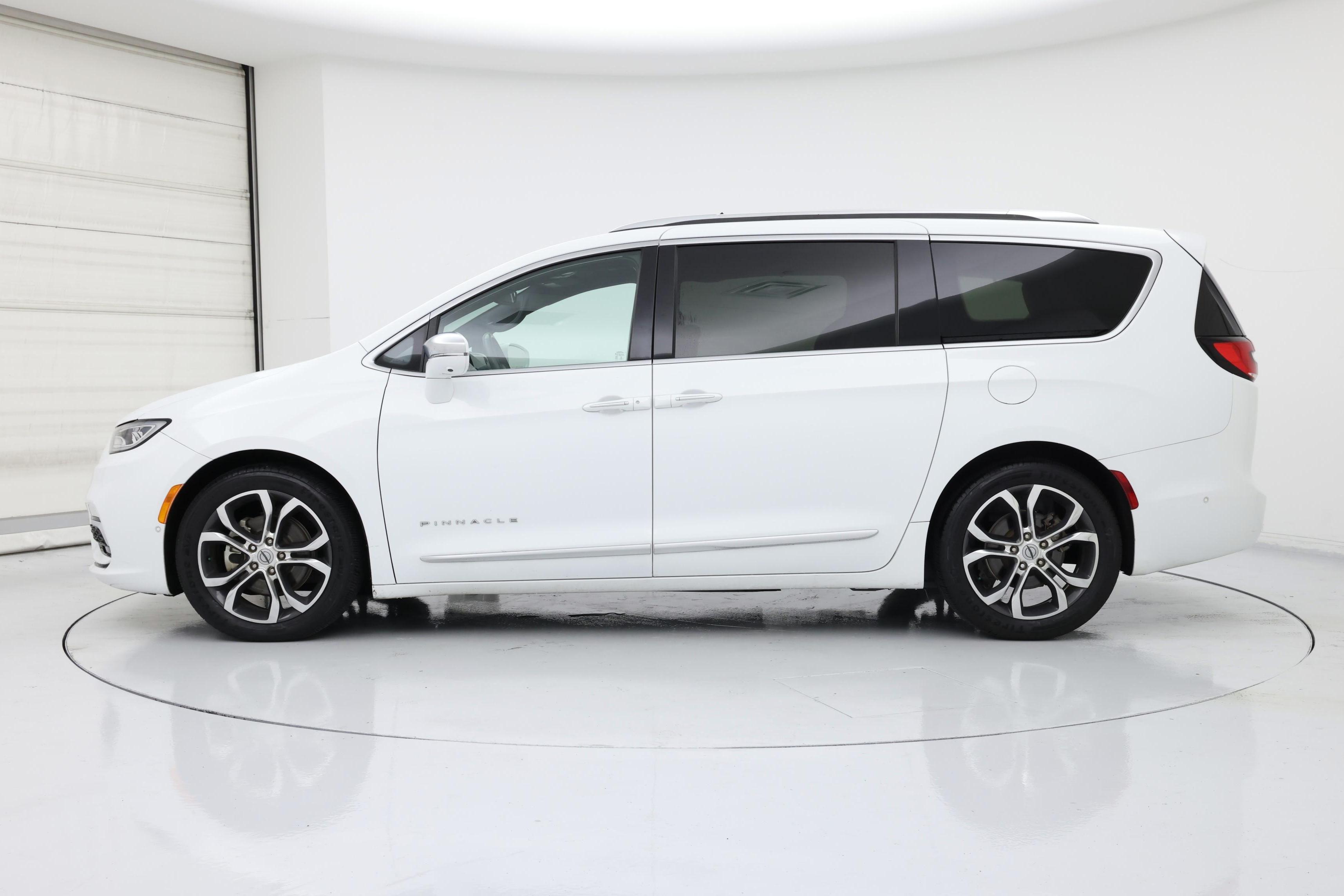 Thumbnail: 2022 Chrysler Pacifica - 3