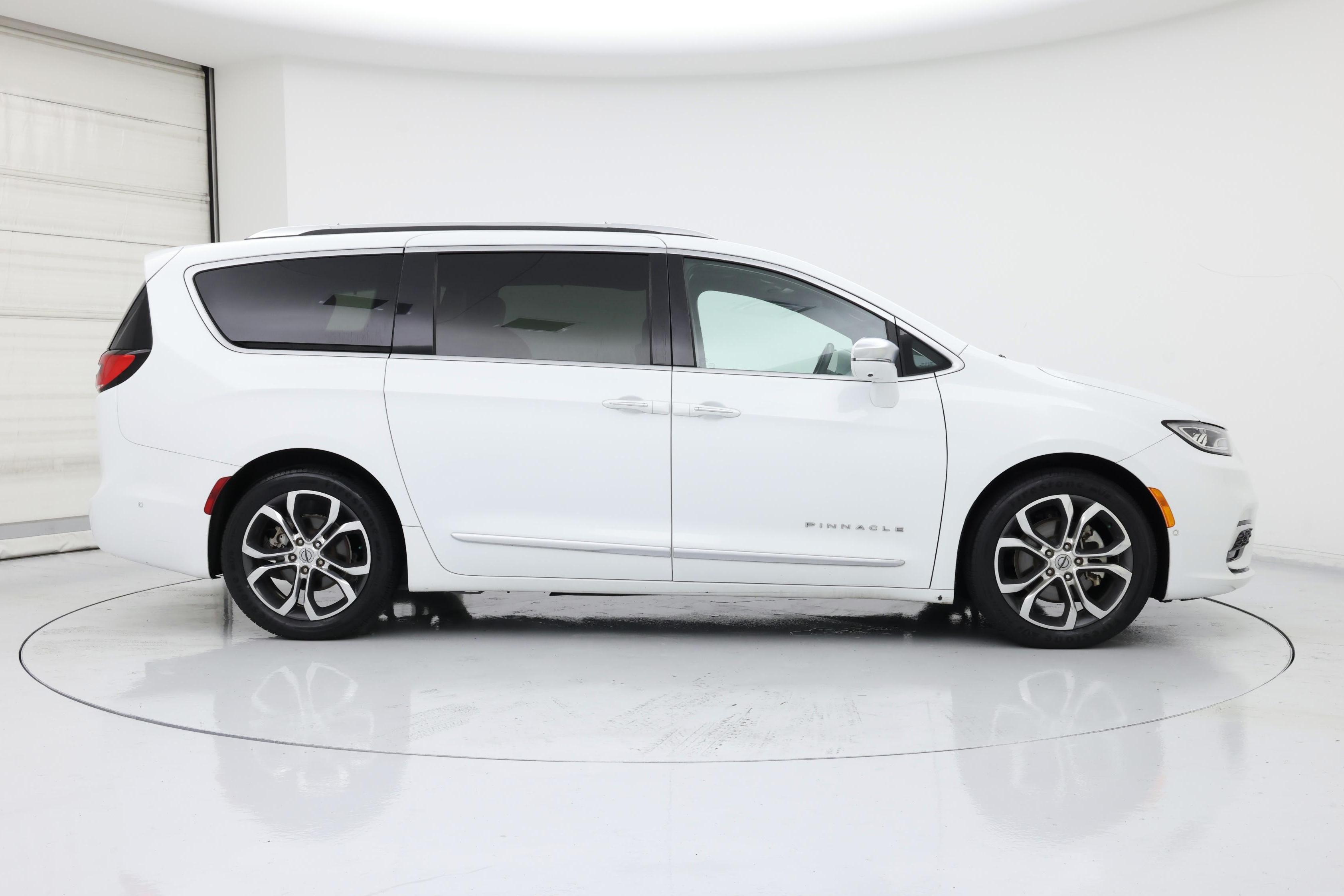 Thumbnail: 2022 Chrysler Pacifica - 7