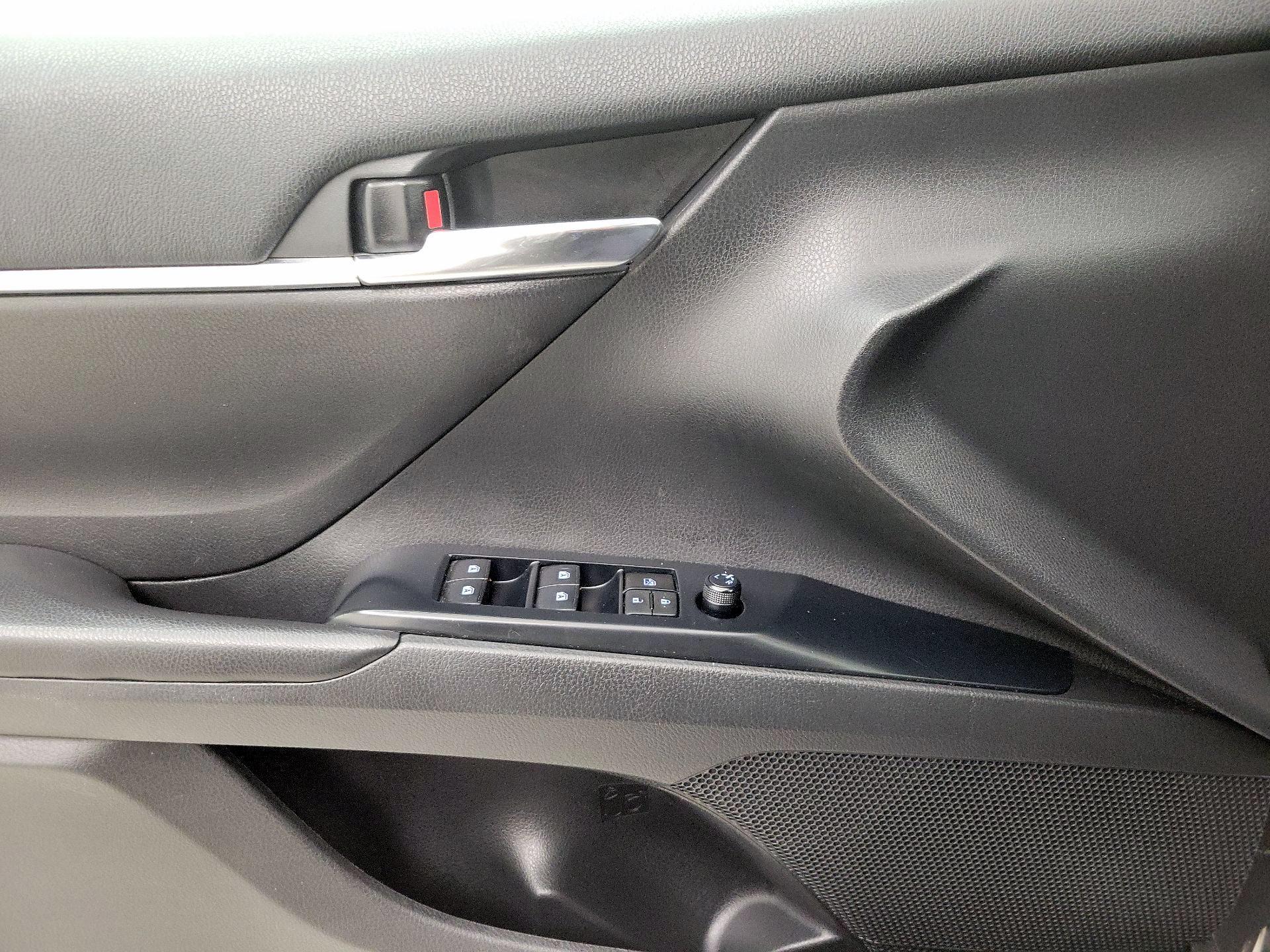 Thumbnail: 2020 Toyota Camry - 12