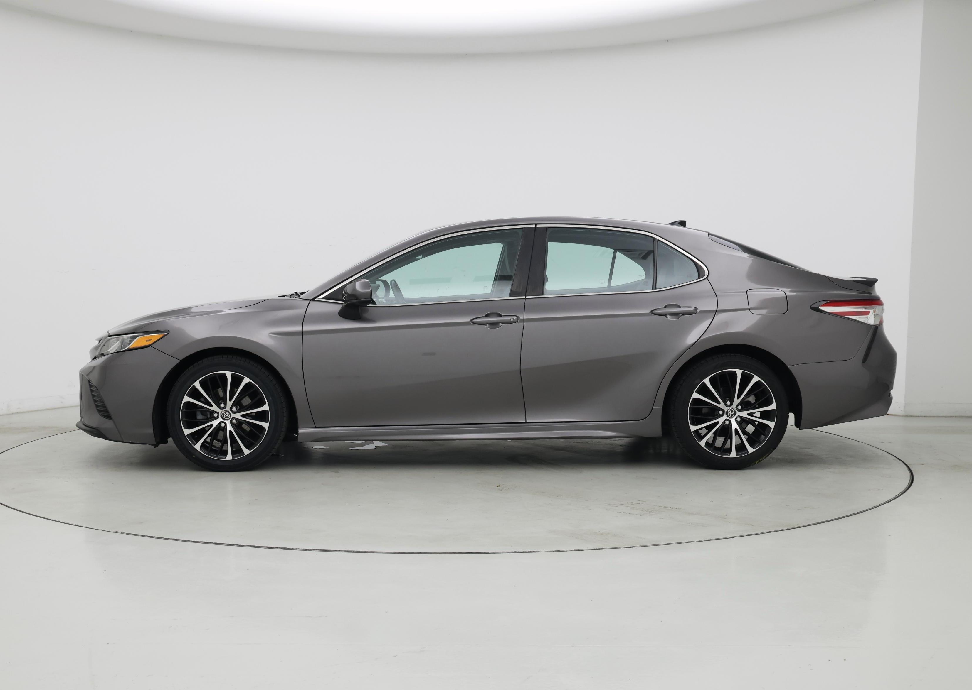 Thumbnail: 2020 Toyota Camry - 3