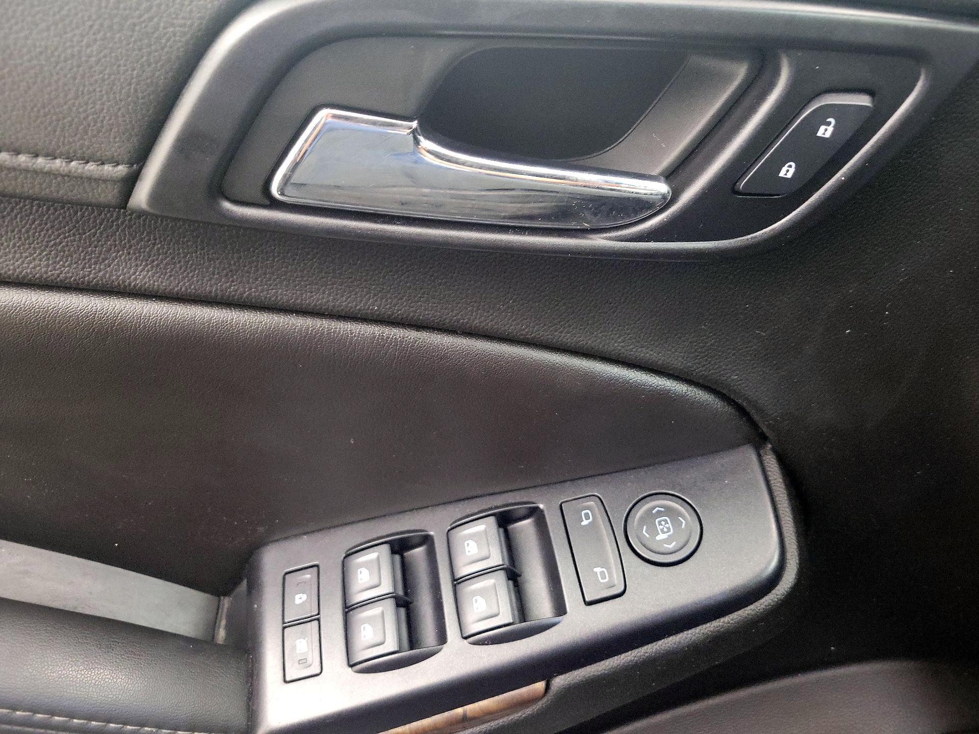 Thumbnail: 2019 Chevrolet Suburban - 12