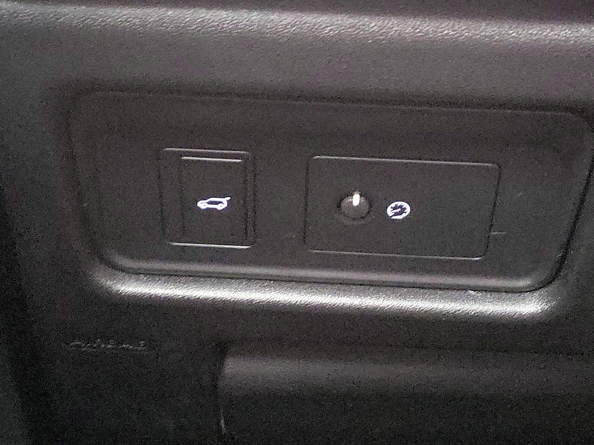 Thumbnail: 2019 Land Rover Discovery Sport - 13