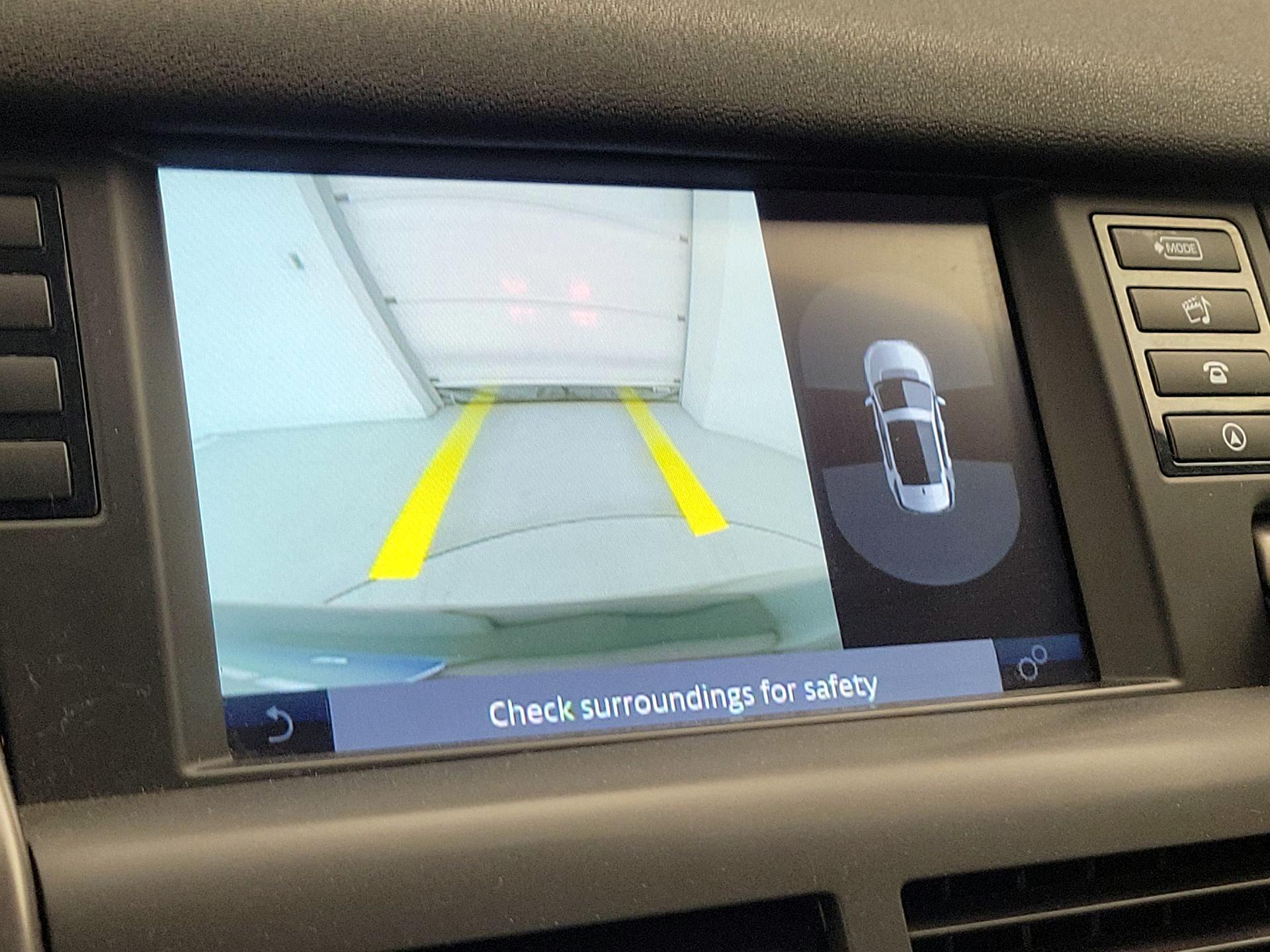 Thumbnail: 2019 Land Rover Discovery Sport - 14