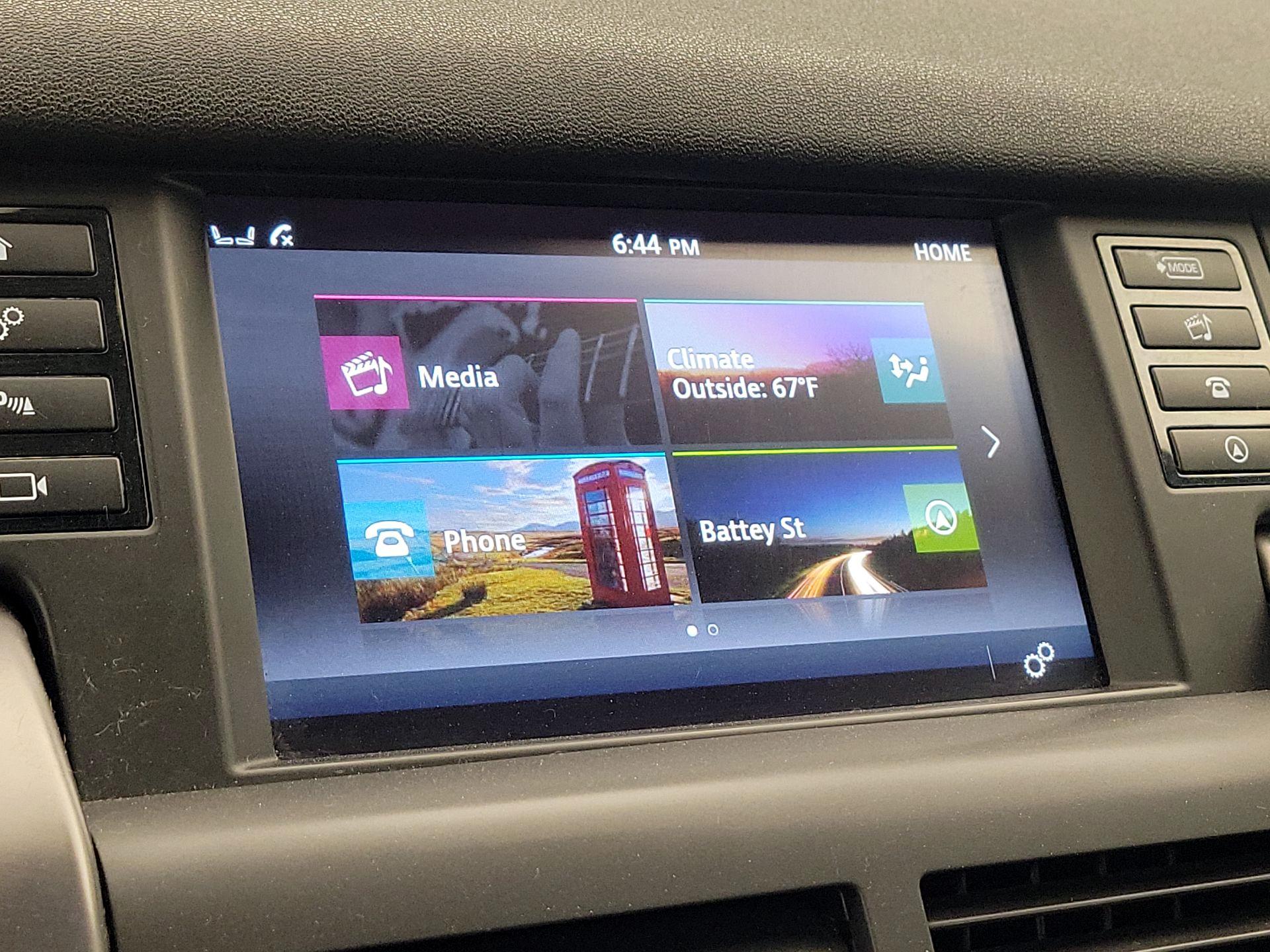 Thumbnail: 2019 Land Rover Discovery Sport - 15