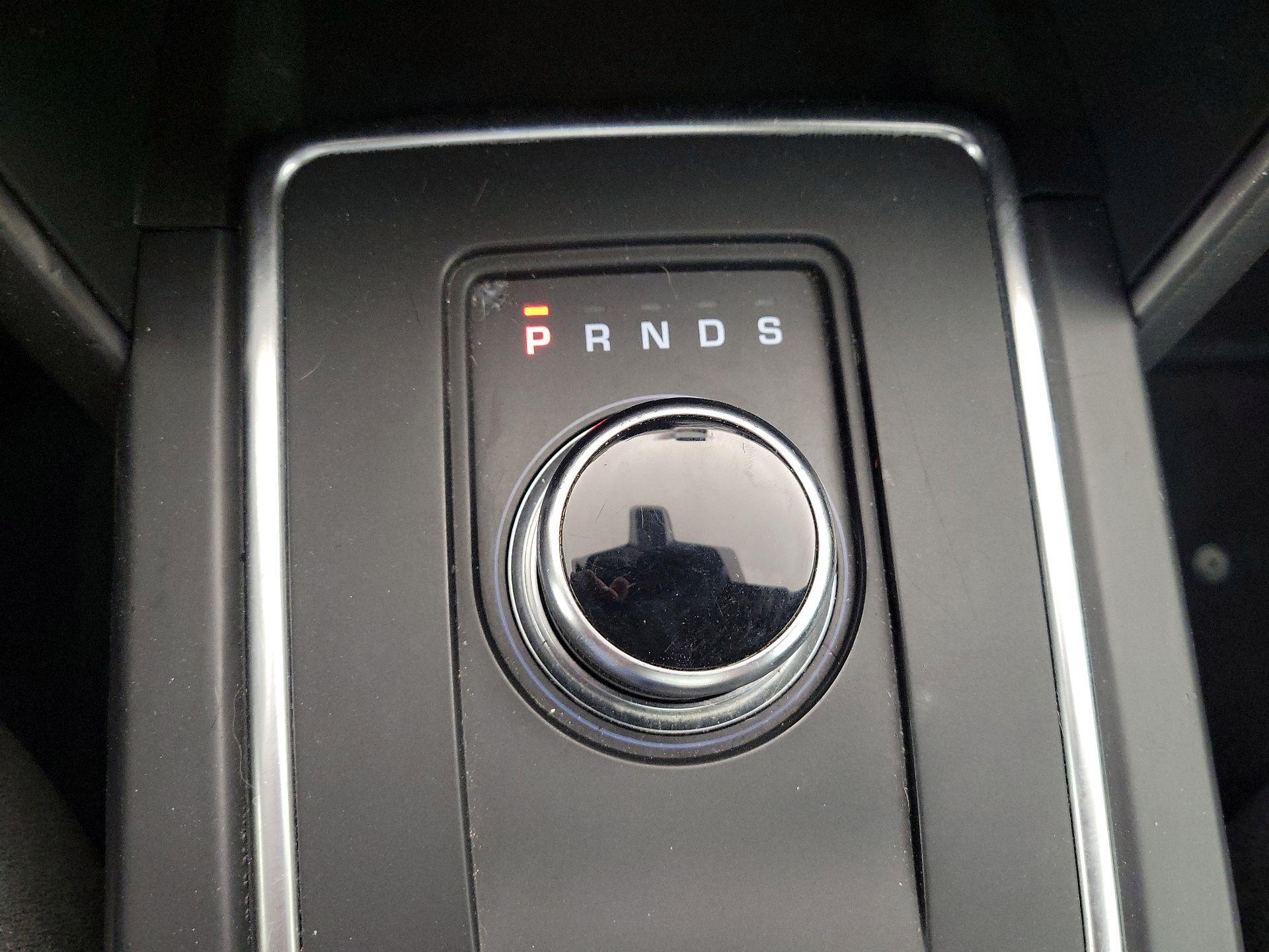 Thumbnail: 2019 Land Rover Discovery Sport - 17