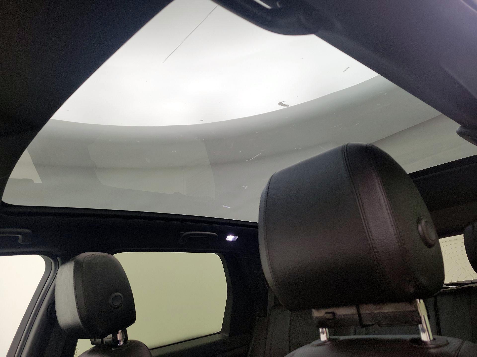 Thumbnail: 2019 Land Rover Discovery Sport - 18