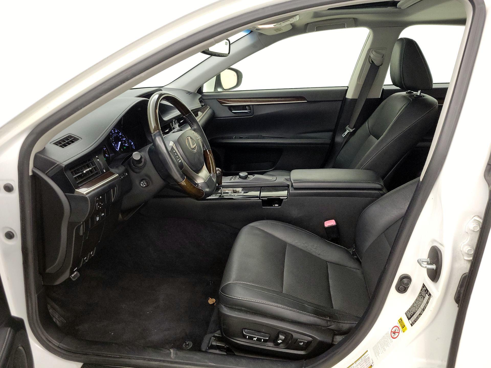 Thumbnail: 2015 Lexus ES - 11