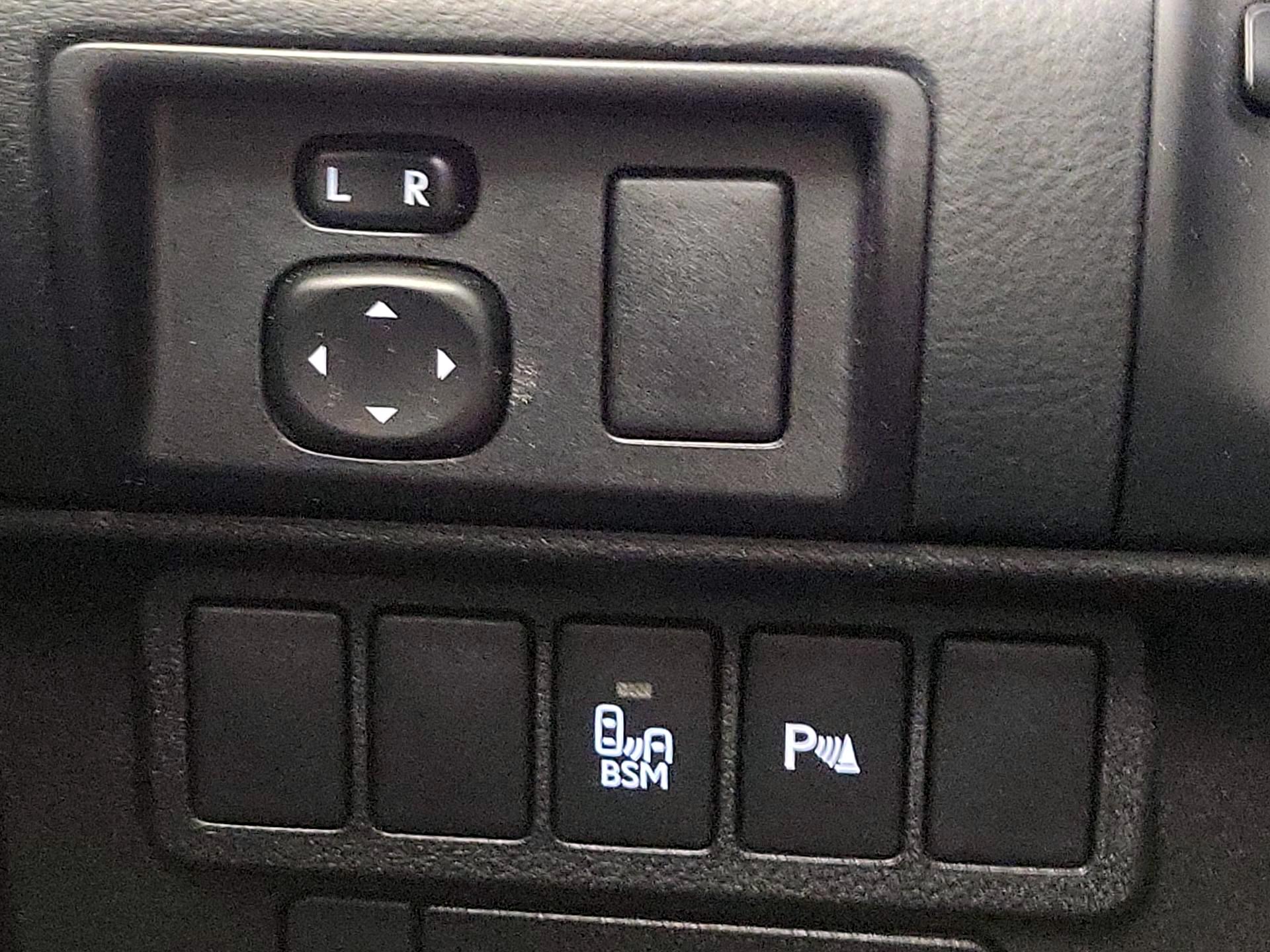 Thumbnail: 2015 Lexus ES - 13