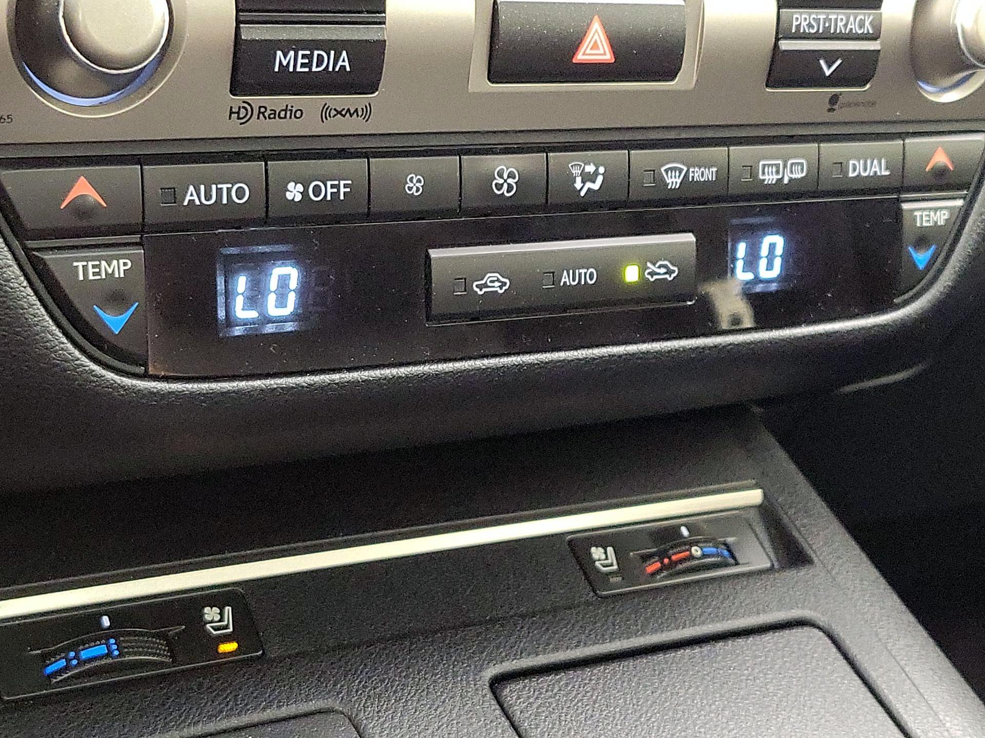 Thumbnail: 2015 Lexus ES - 16