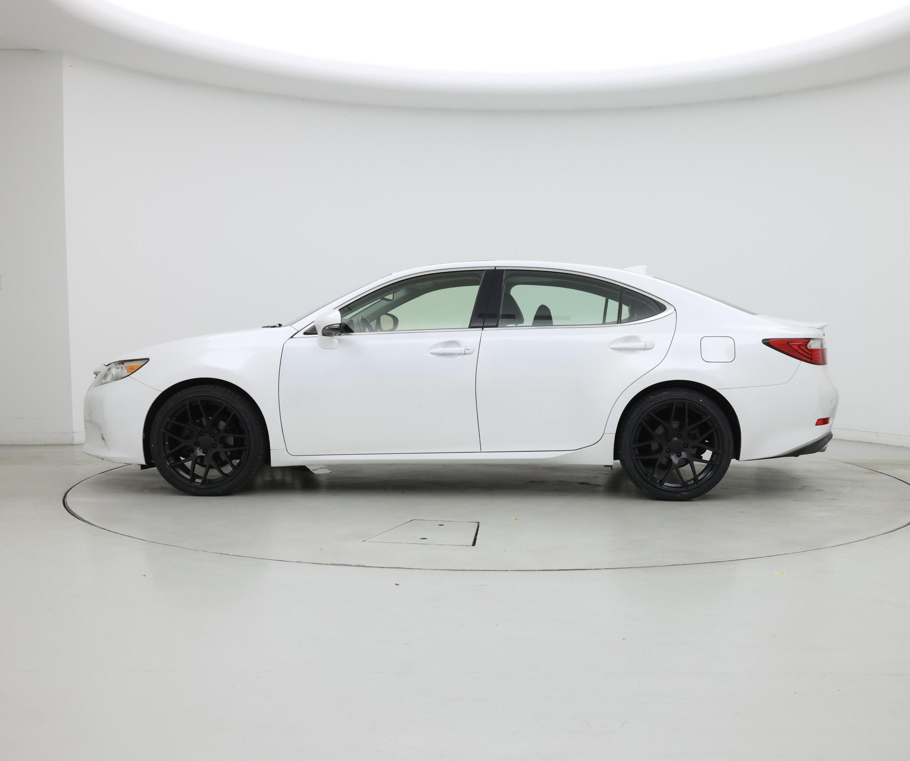Thumbnail: 2015 Lexus ES - 3