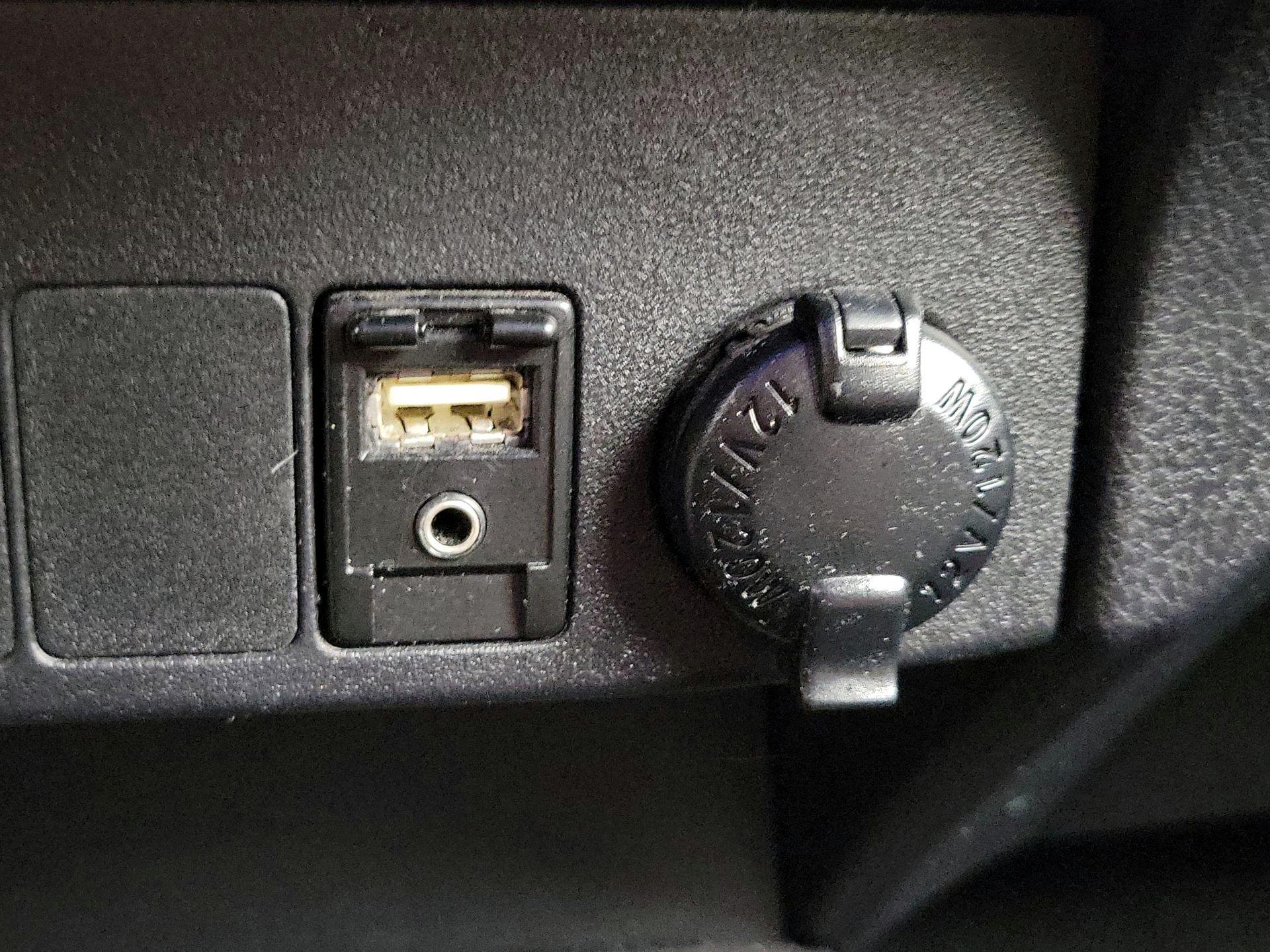 Thumbnail: 2018 Toyota RAV4 - 18