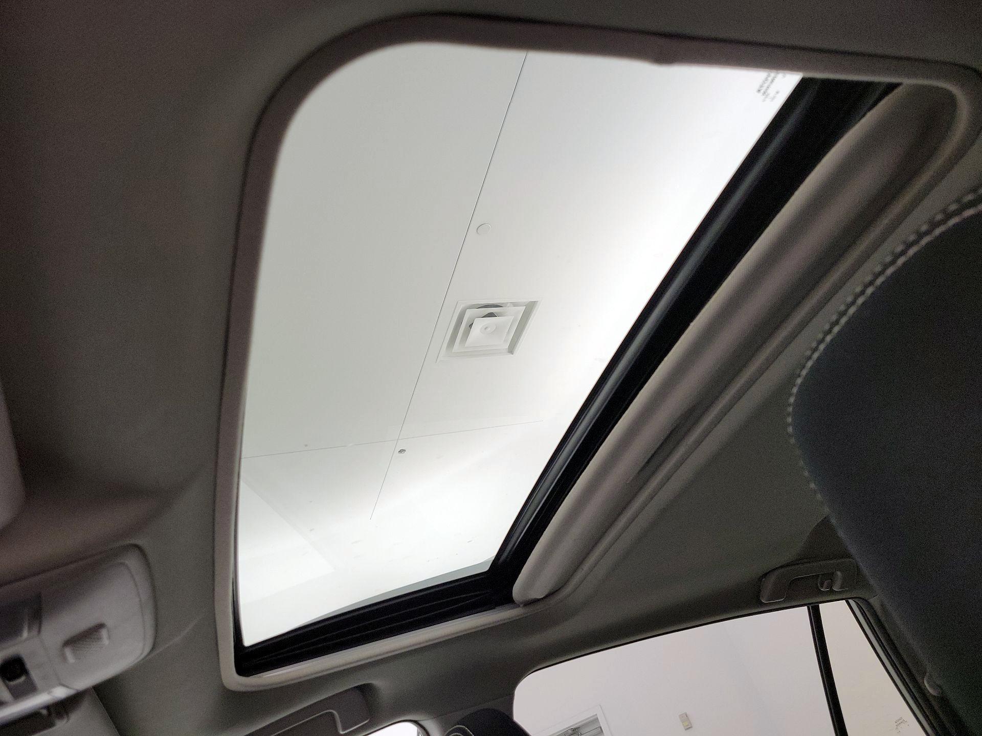 Thumbnail: 2018 Toyota RAV4 - 19