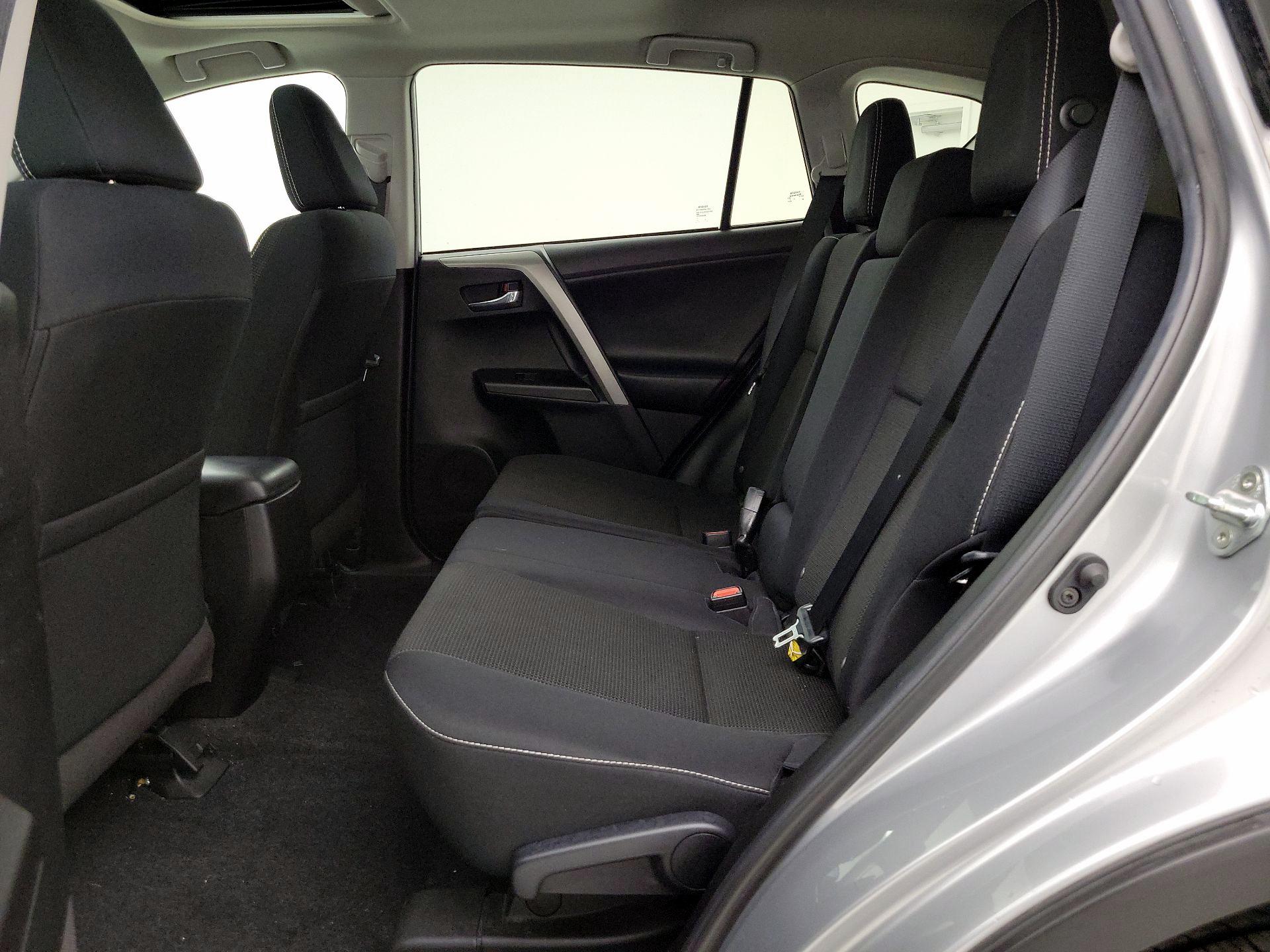 Thumbnail: 2018 Toyota RAV4 - 20