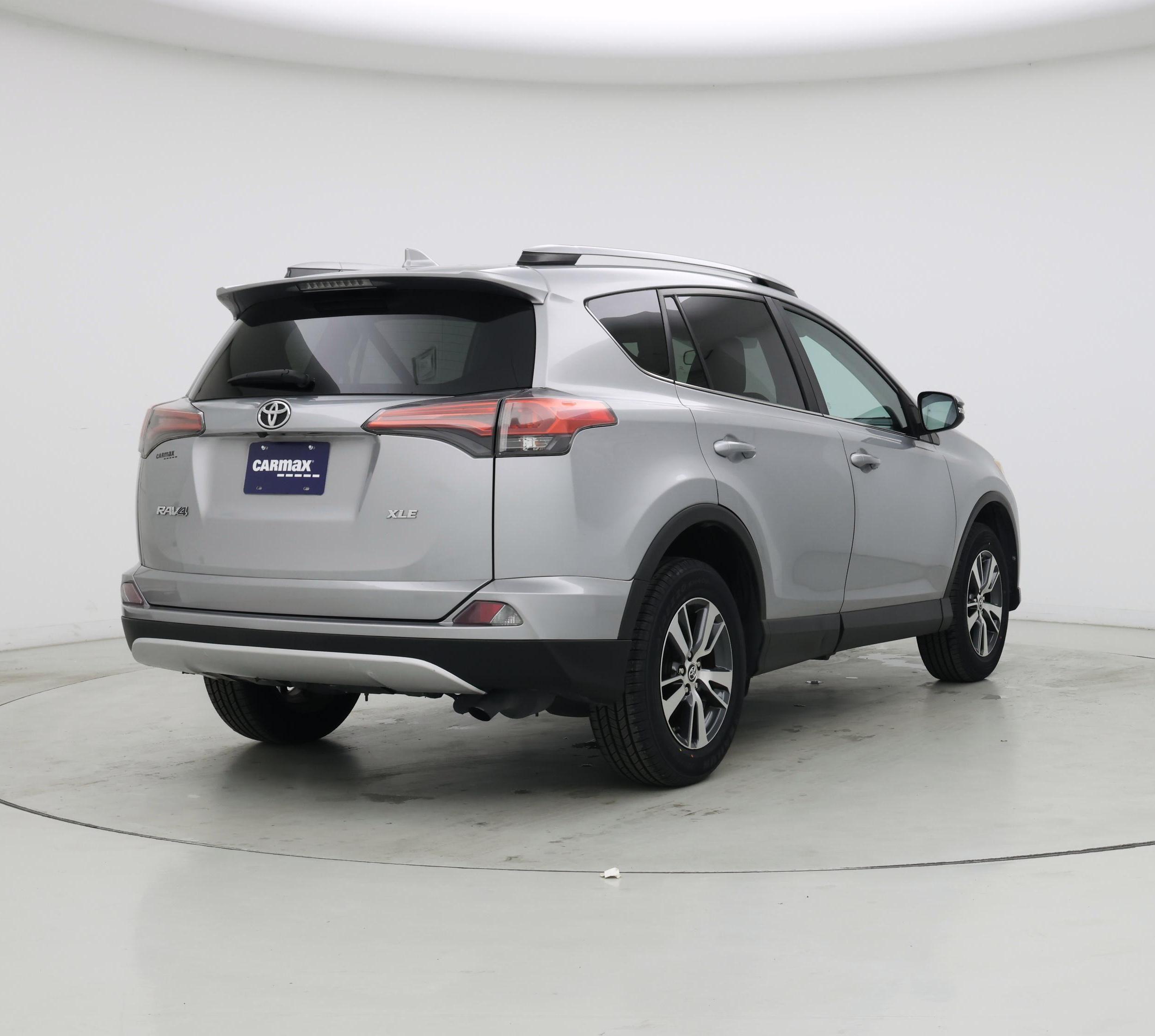 Thumbnail: 2018 Toyota RAV4 - 8