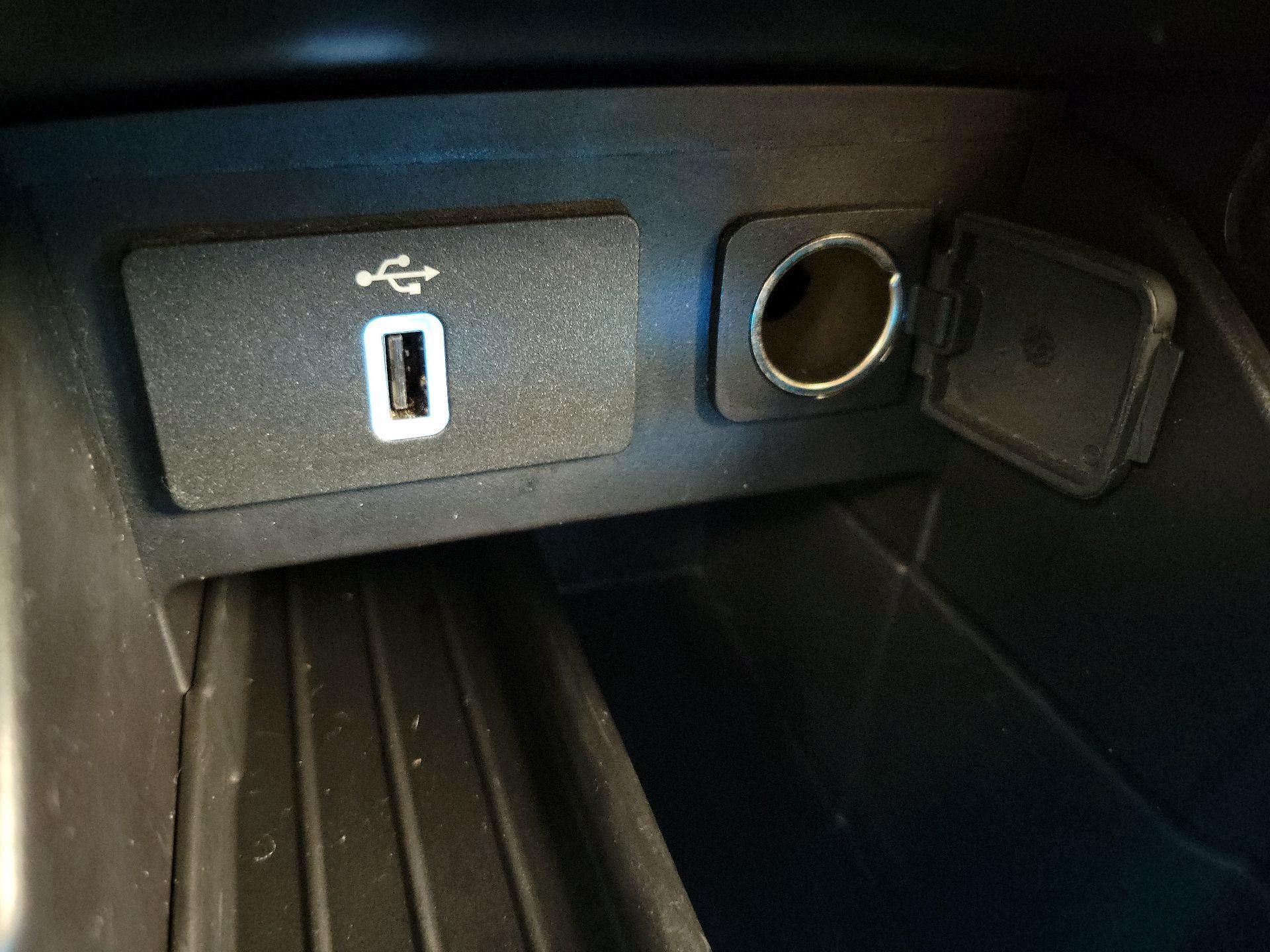 Thumbnail: 2017 Ford Explorer - 18