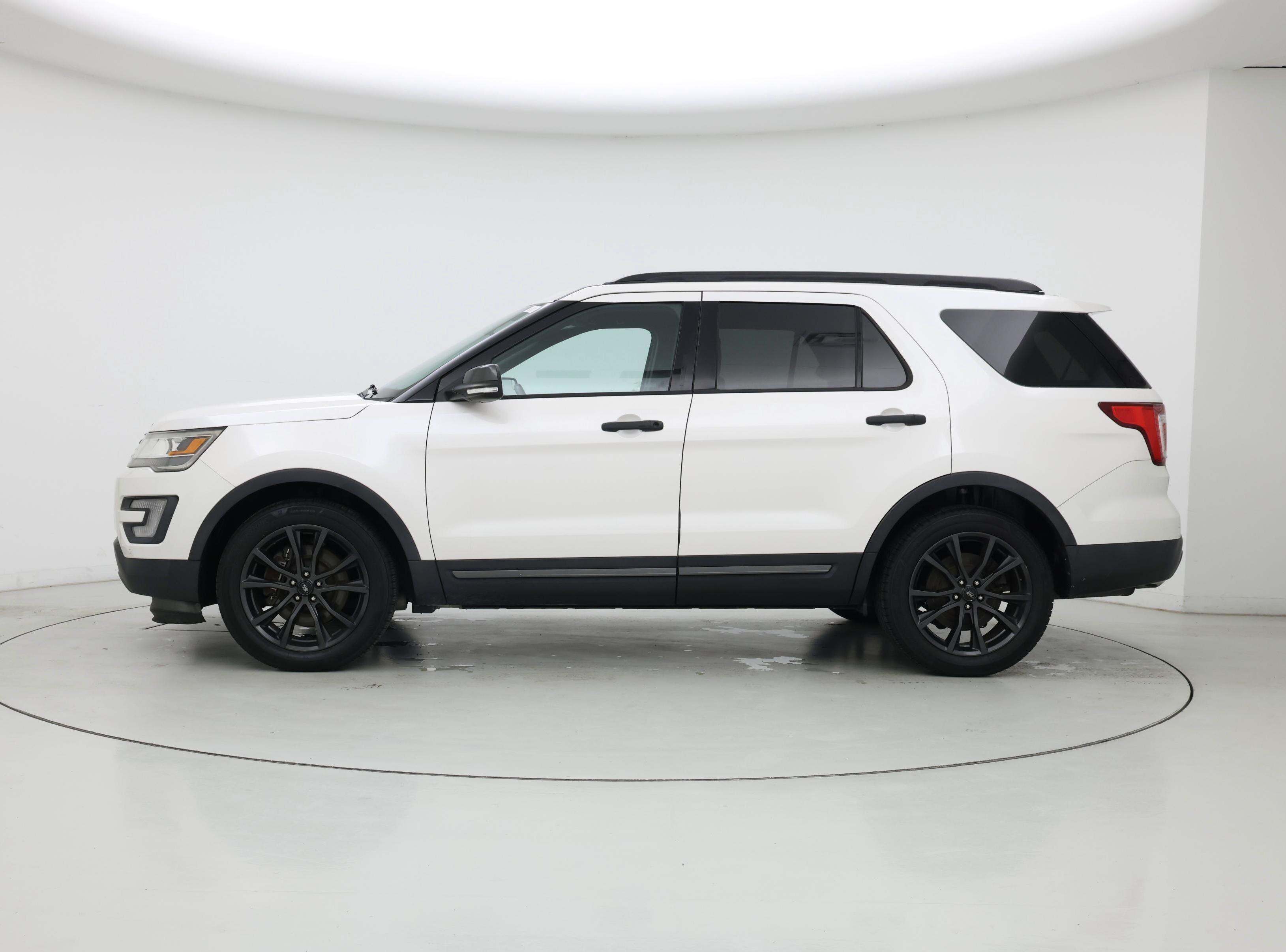 Thumbnail: 2017 Ford Explorer - 3
