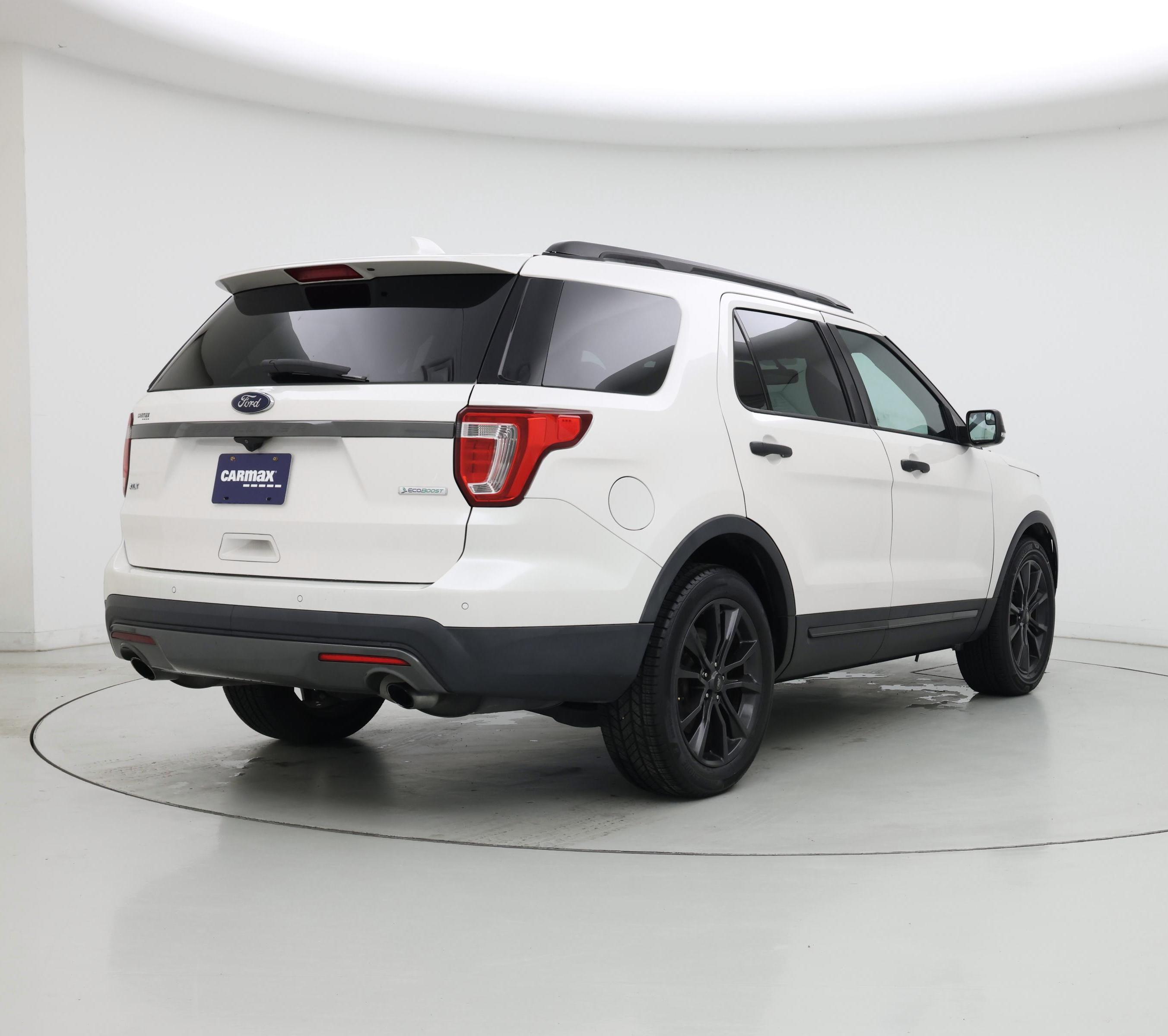 Thumbnail: 2017 Ford Explorer - 8