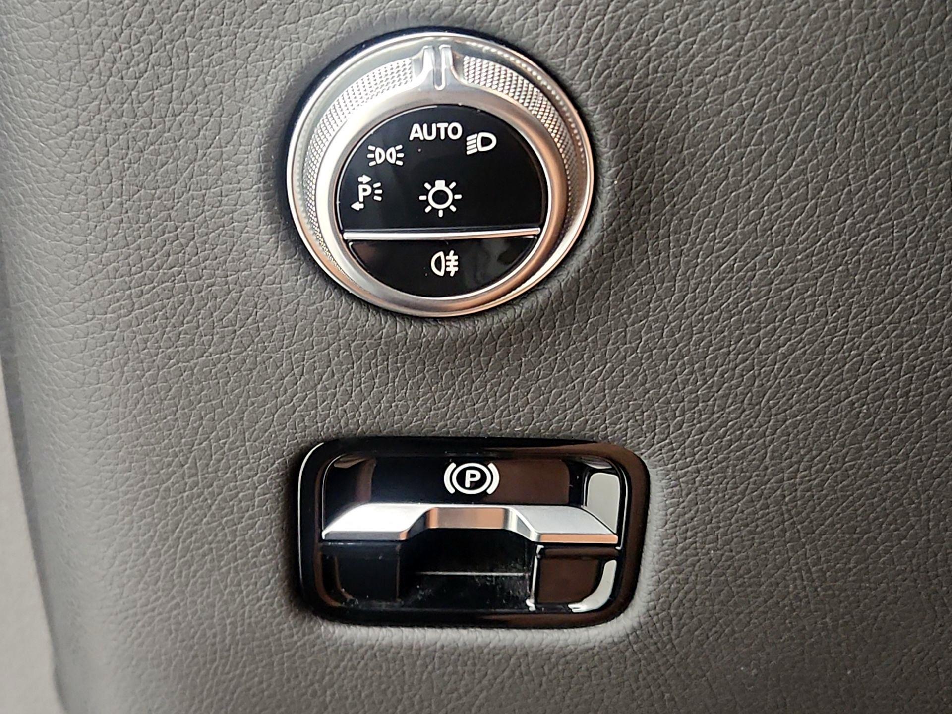 Thumbnail: 2023 Mercedes-Benz GLC - 13