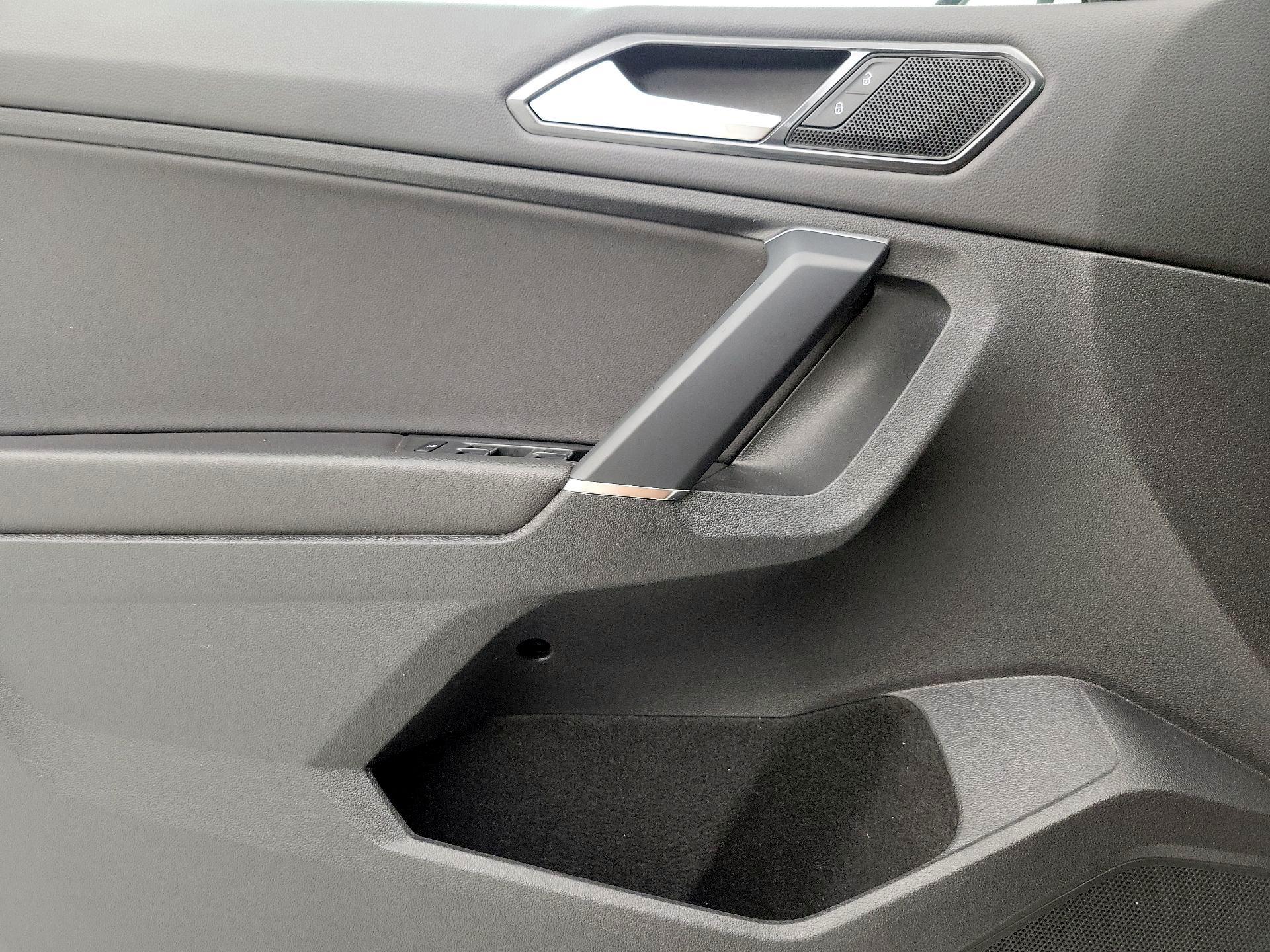 Thumbnail: 2018 Volkswagen Tiguan - 12