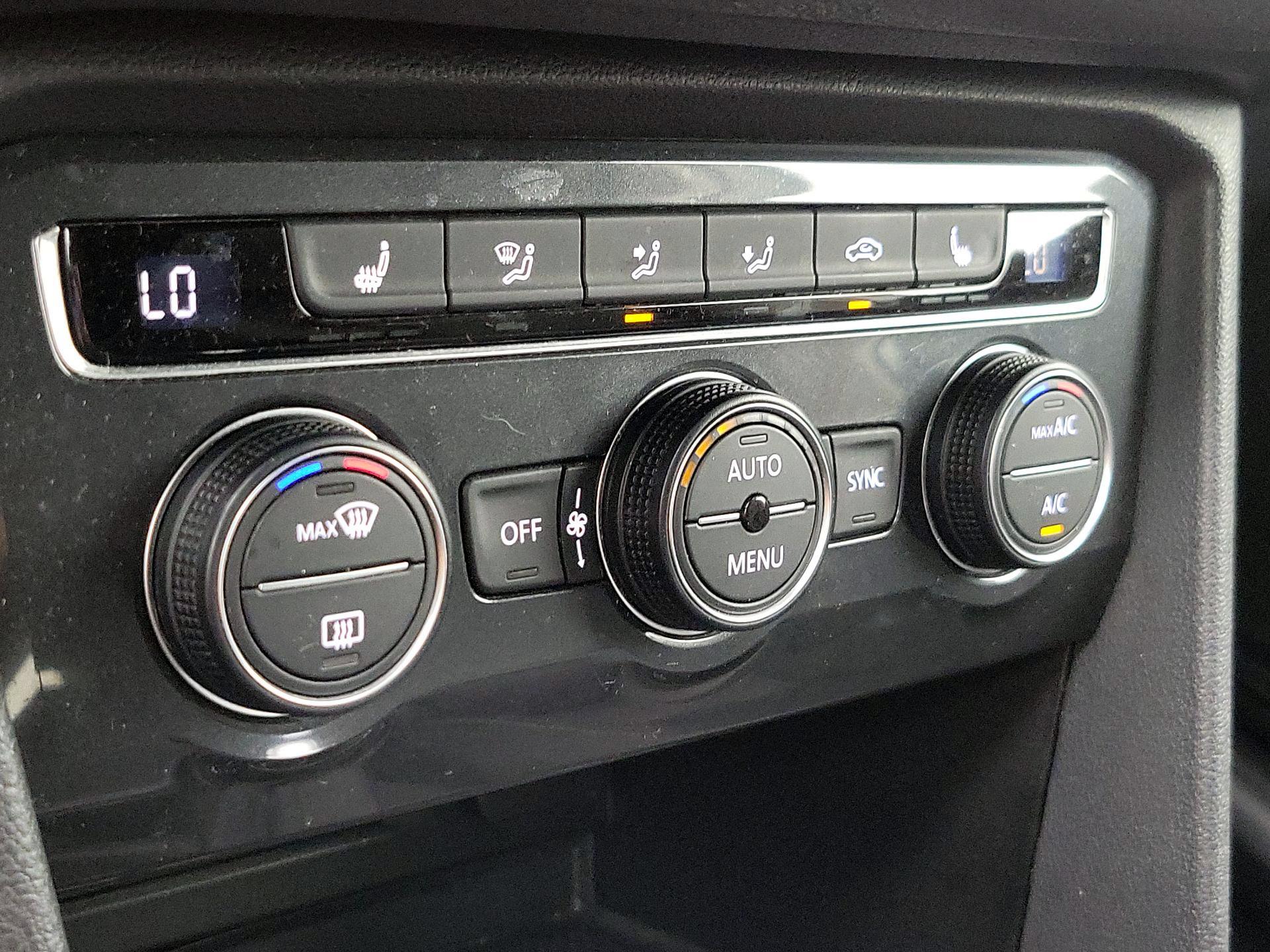 Thumbnail: 2018 Volkswagen Tiguan - 16