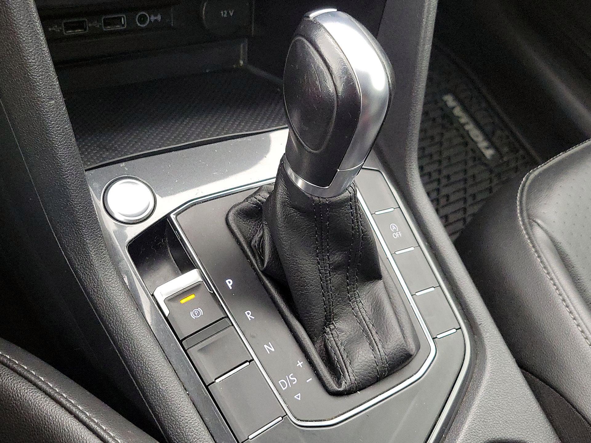 Thumbnail: 2018 Volkswagen Tiguan - 17