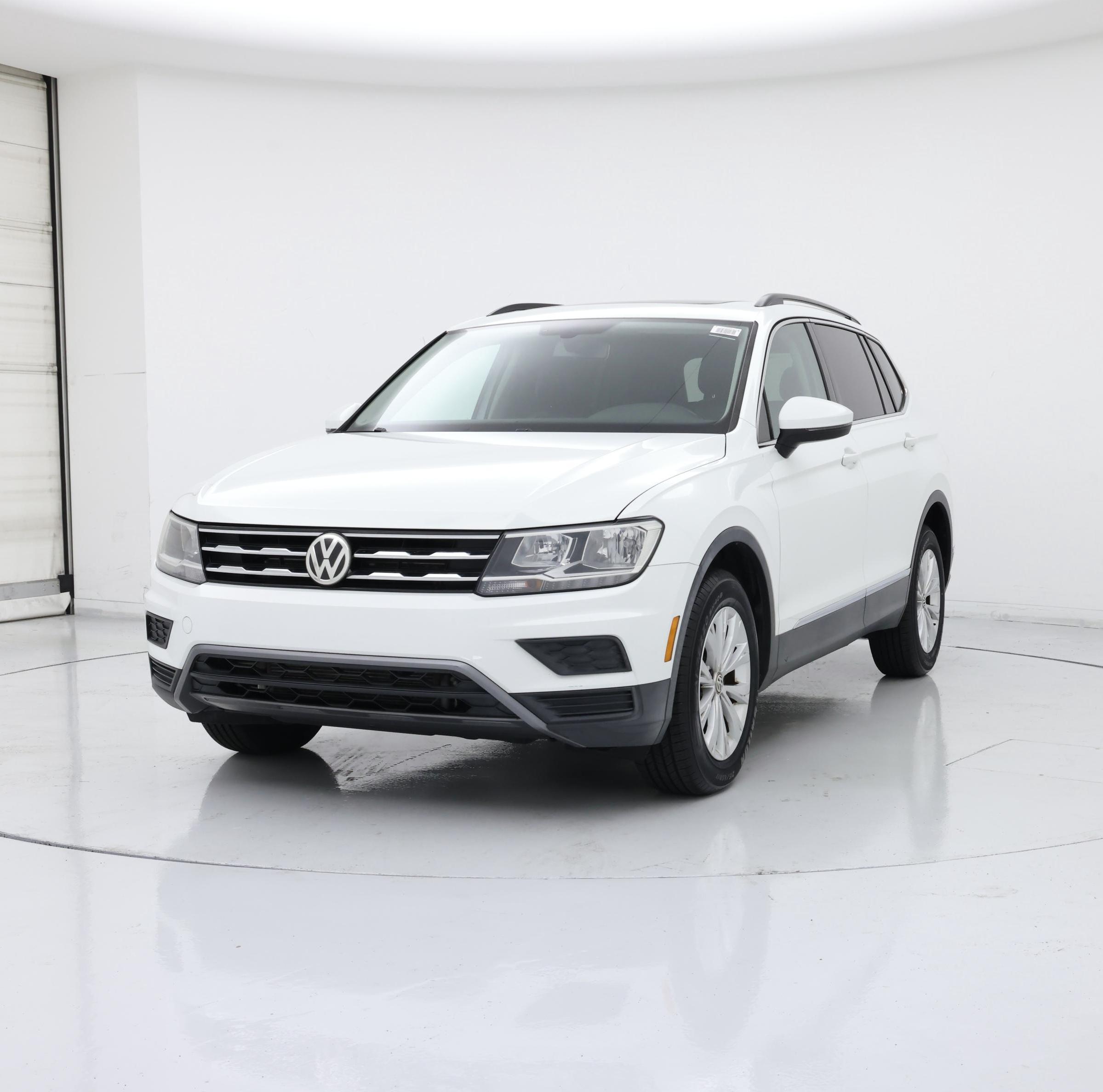 Thumbnail: 2018 Volkswagen Tiguan - 4