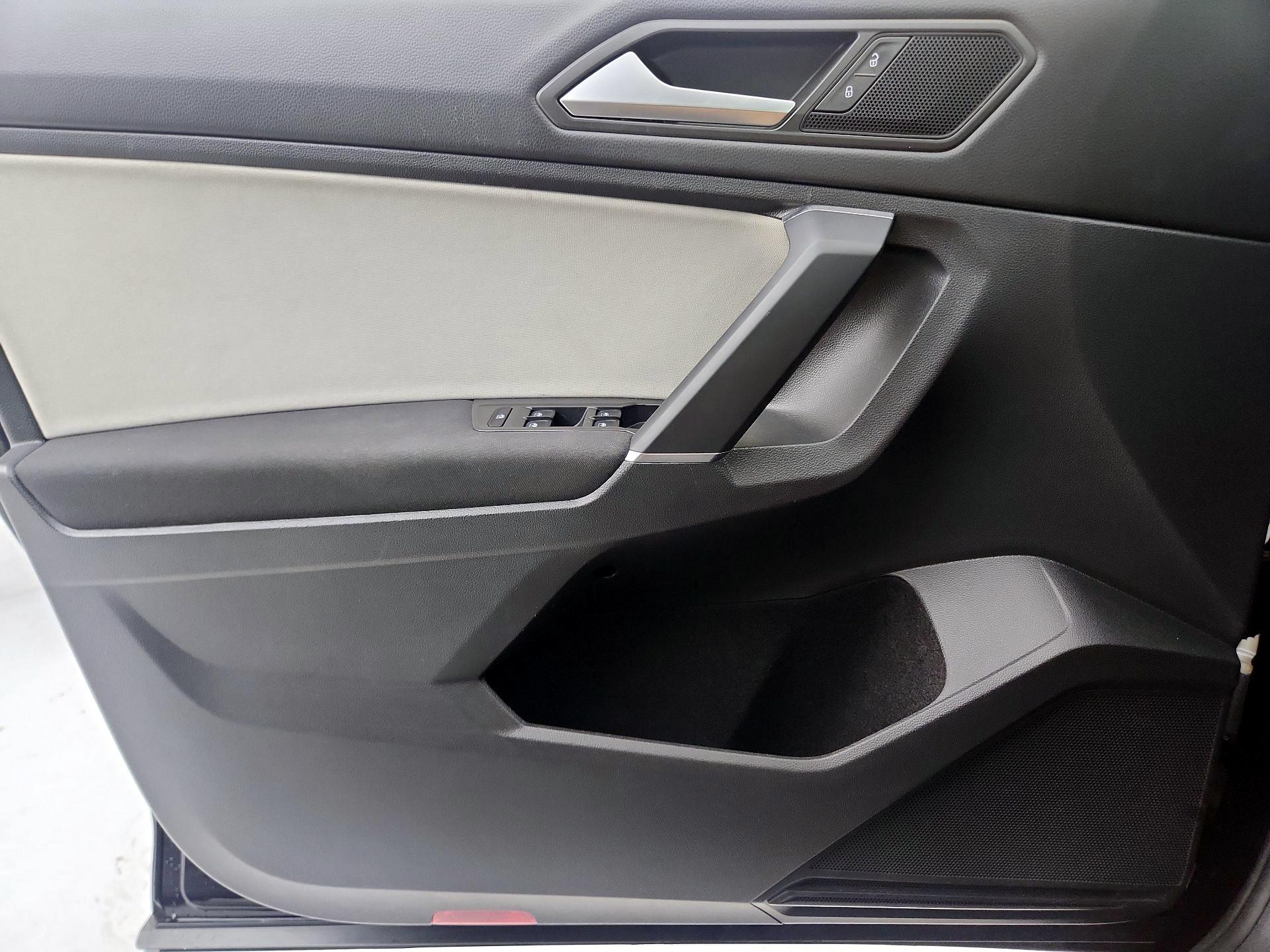 Thumbnail: 2020 Volkswagen Tiguan - 12