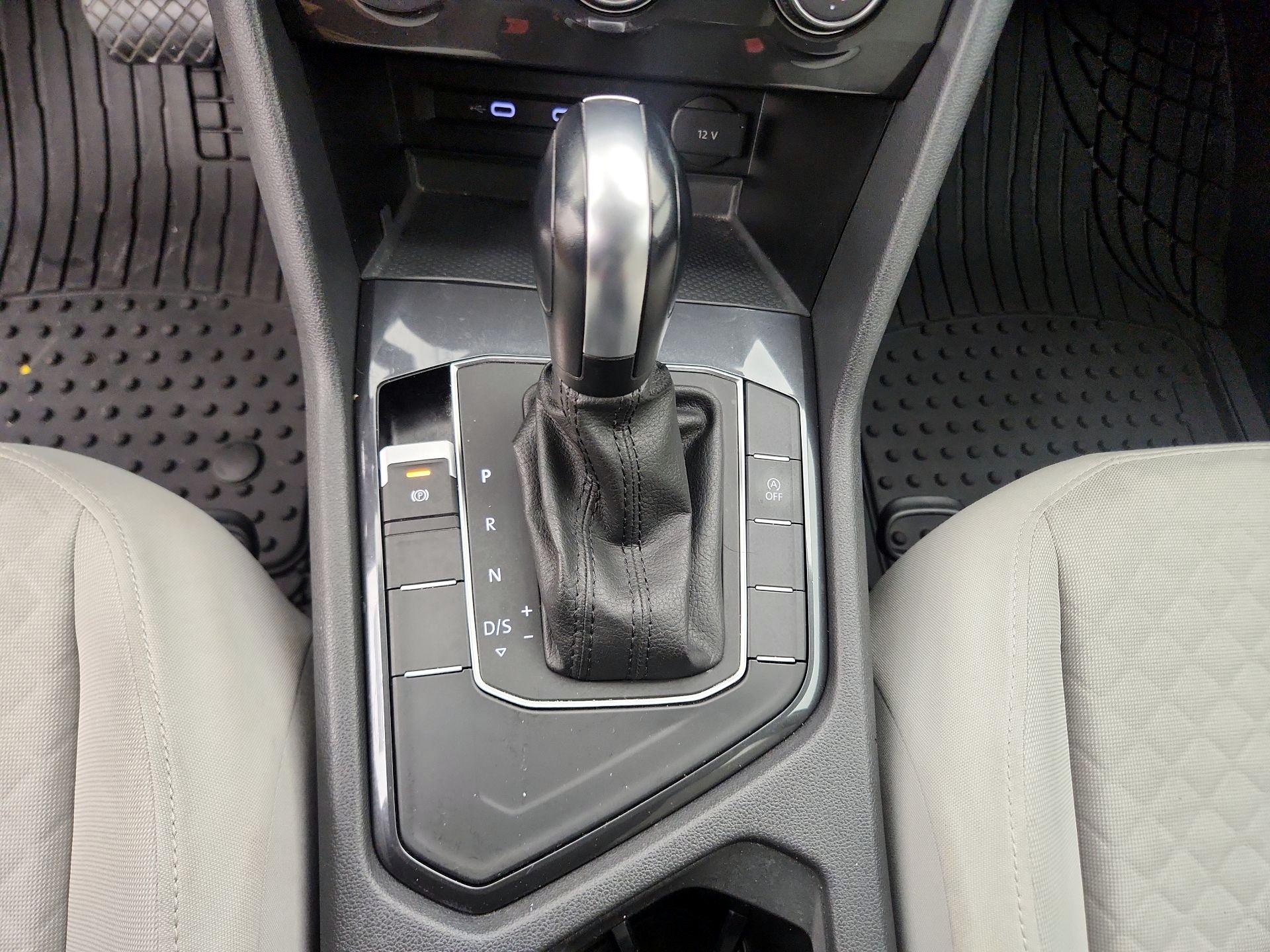 Thumbnail: 2020 Volkswagen Tiguan - 17