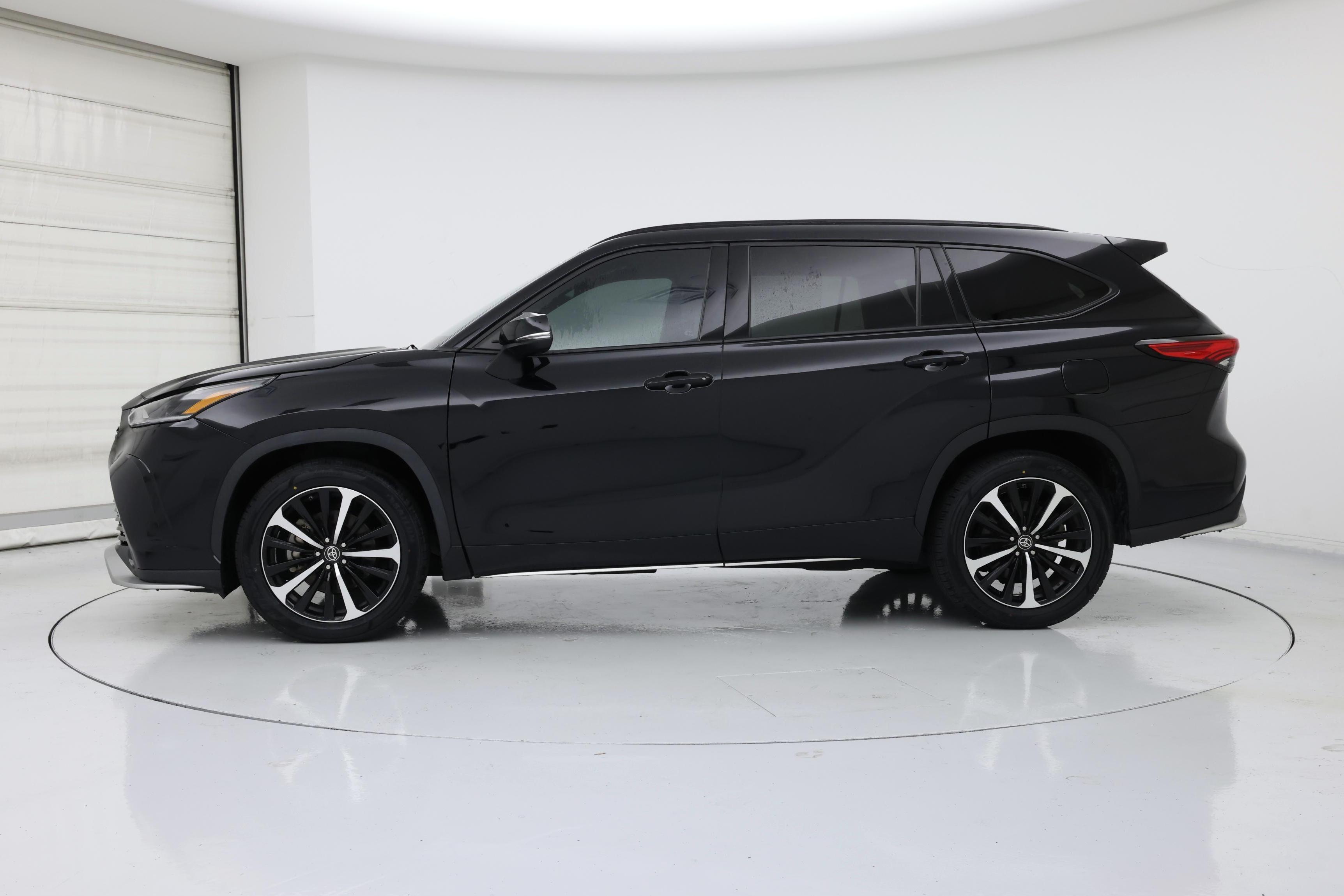 Thumbnail: 2022 Toyota Highlander - 3