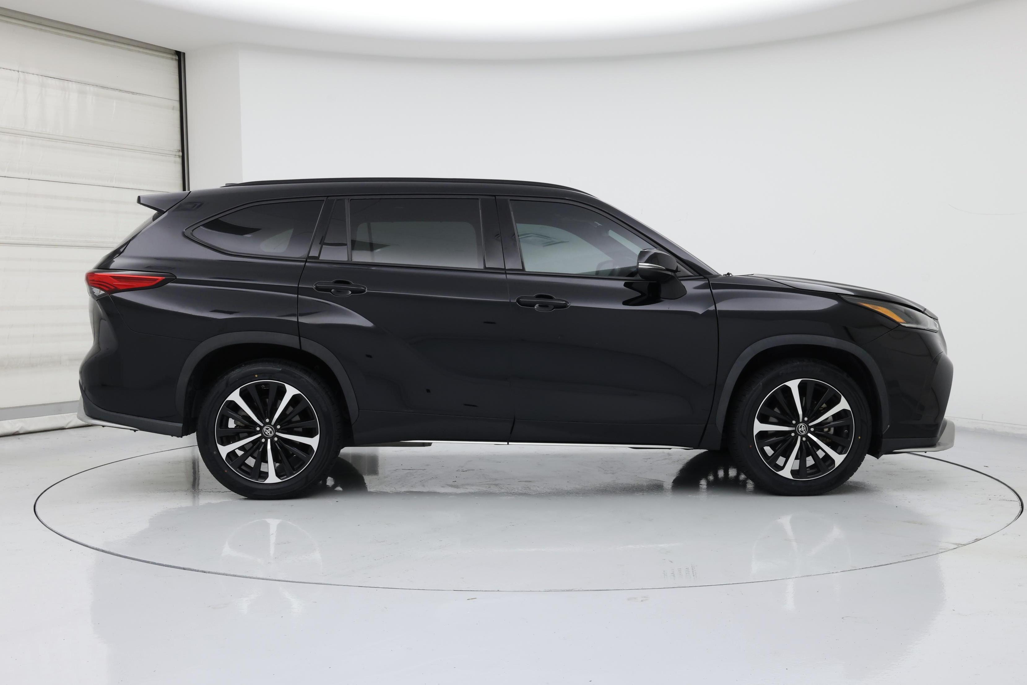 Thumbnail: 2022 Toyota Highlander - 7