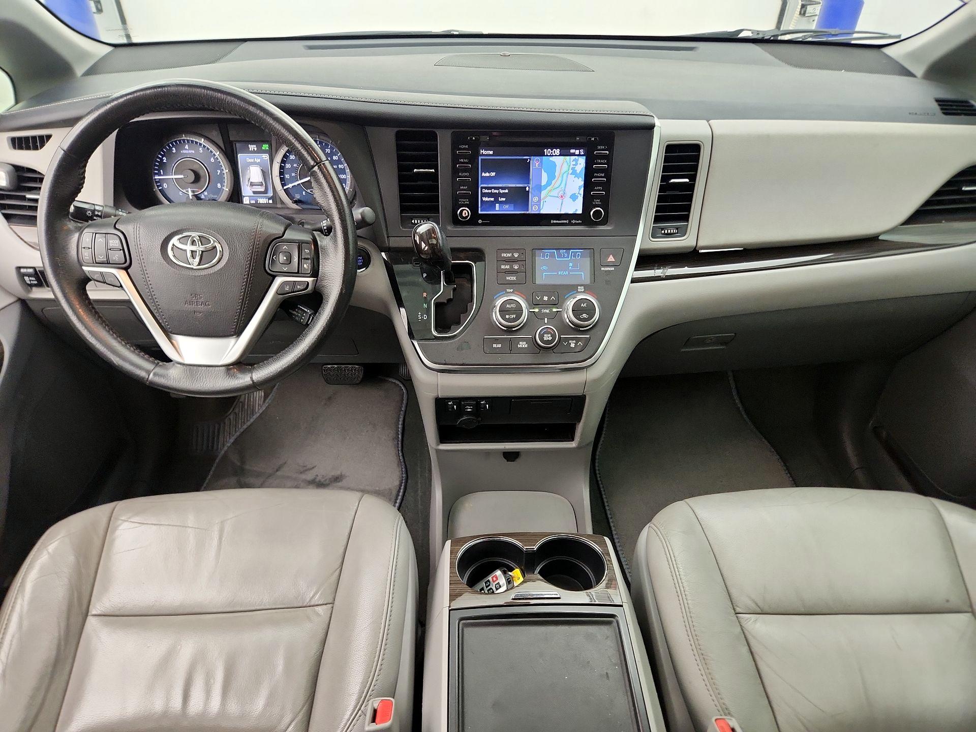 Thumbnail: 2018 Toyota Sienna - 9