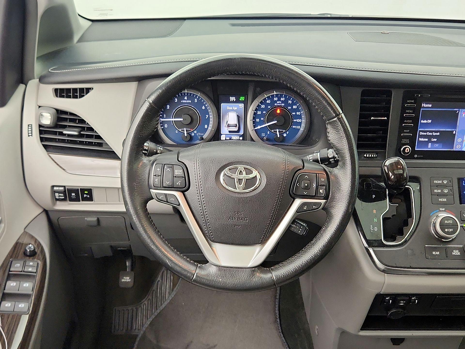 Thumbnail: 2018 Toyota Sienna - 10