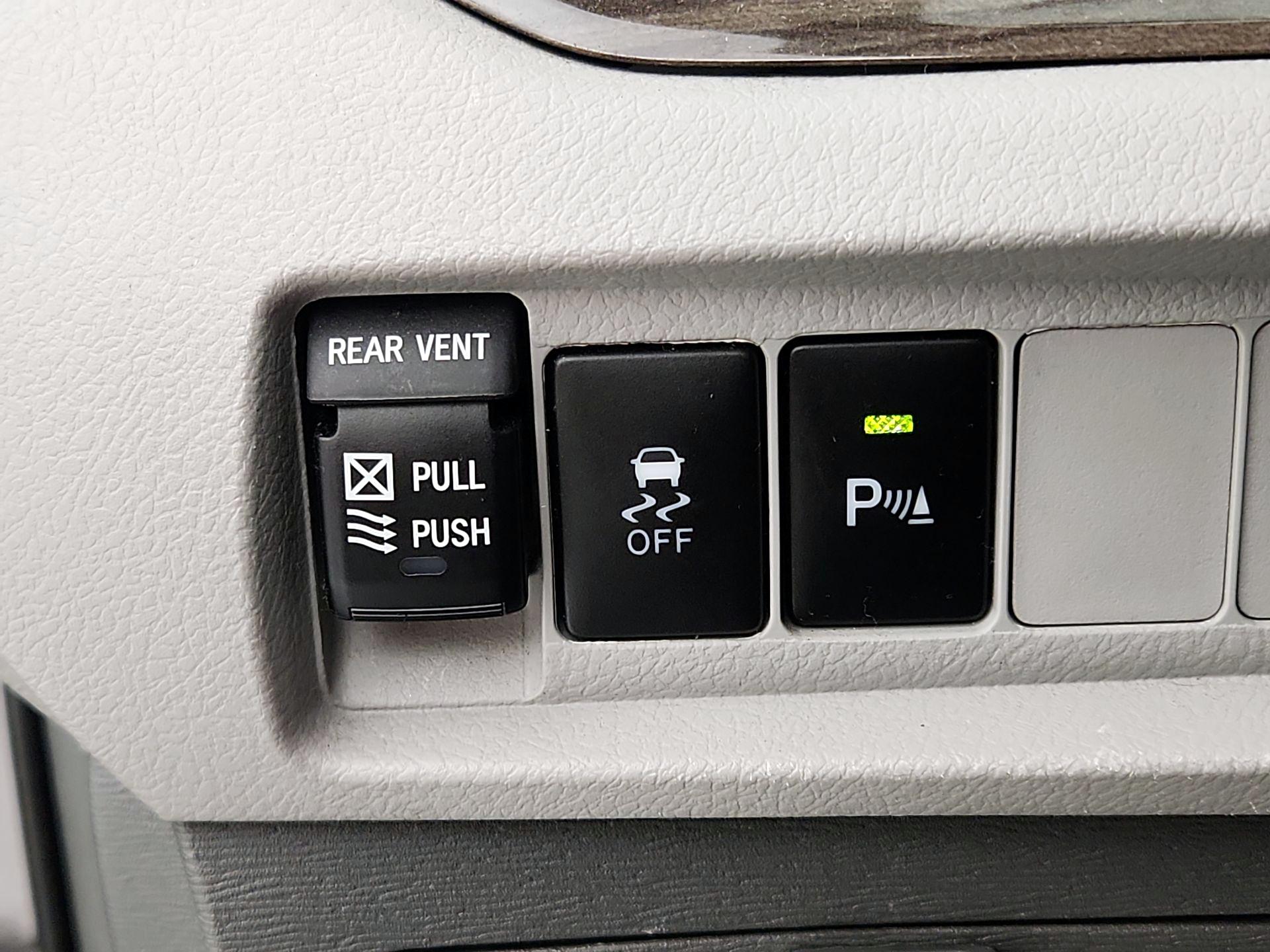 Thumbnail: 2018 Toyota Sienna - 13