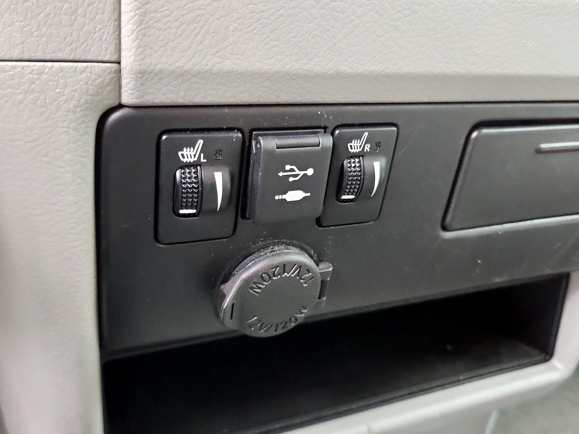 Thumbnail: 2018 Toyota Sienna - 18