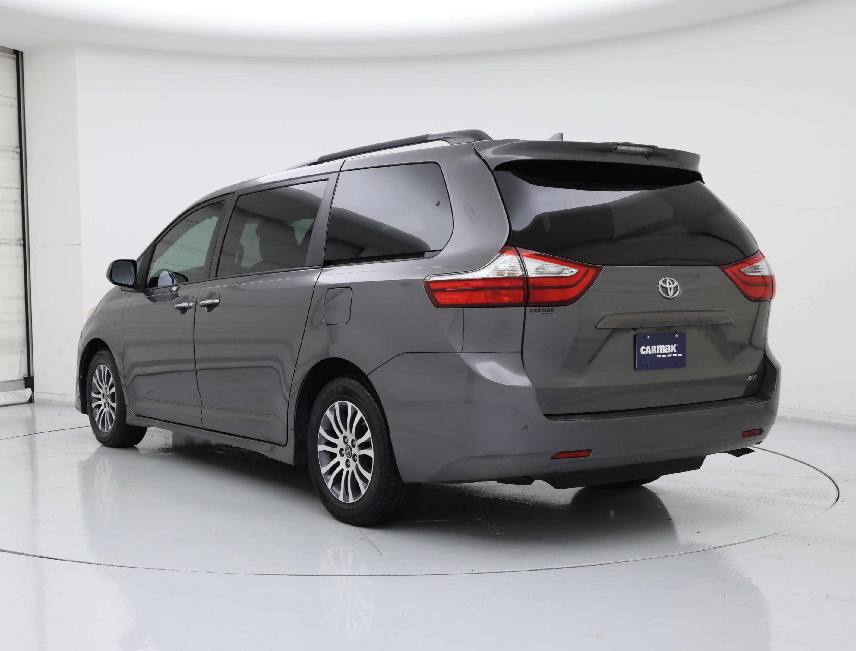 Thumbnail: 2018 Toyota Sienna - 2