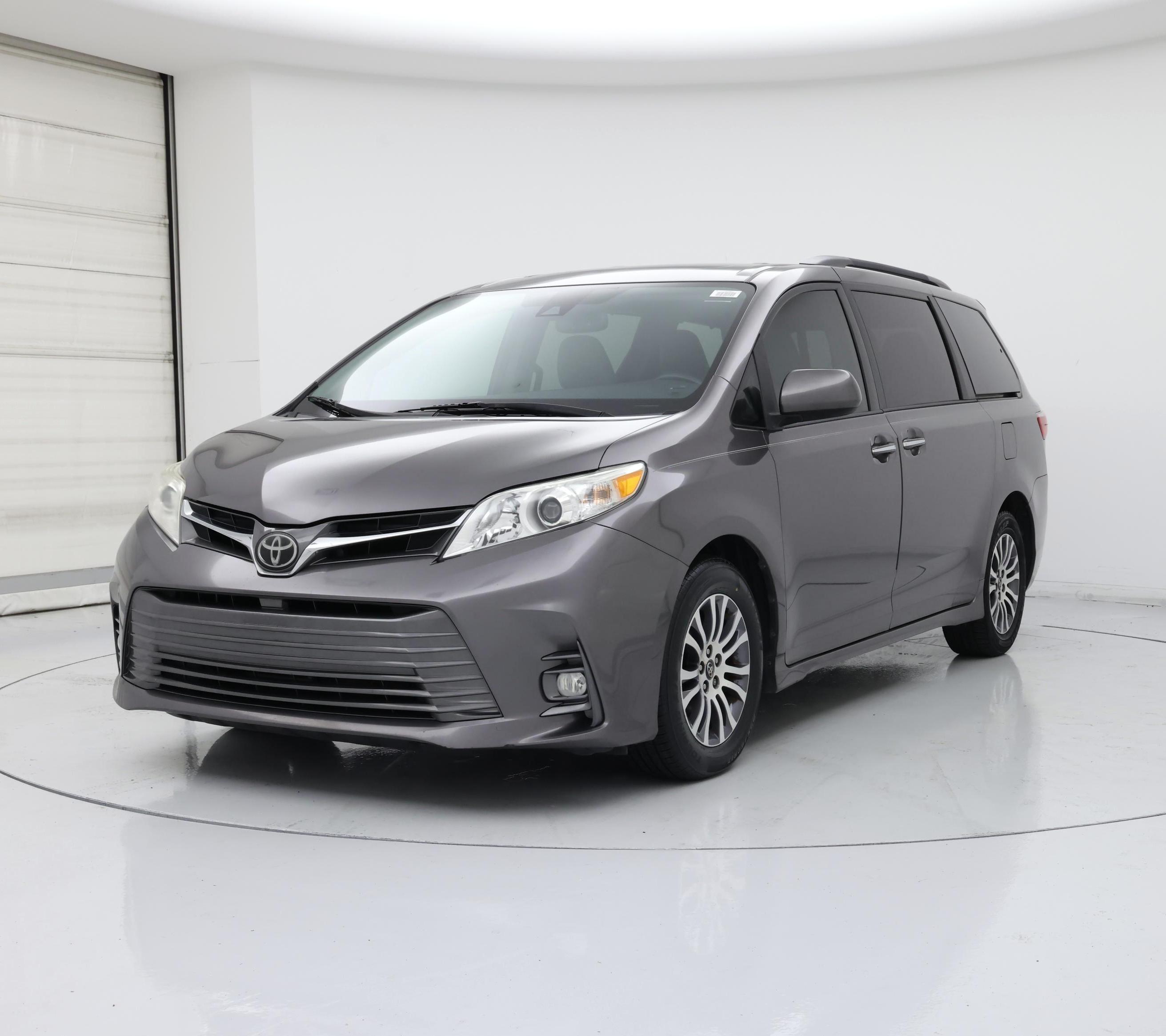 Thumbnail: 2018 Toyota Sienna - 4