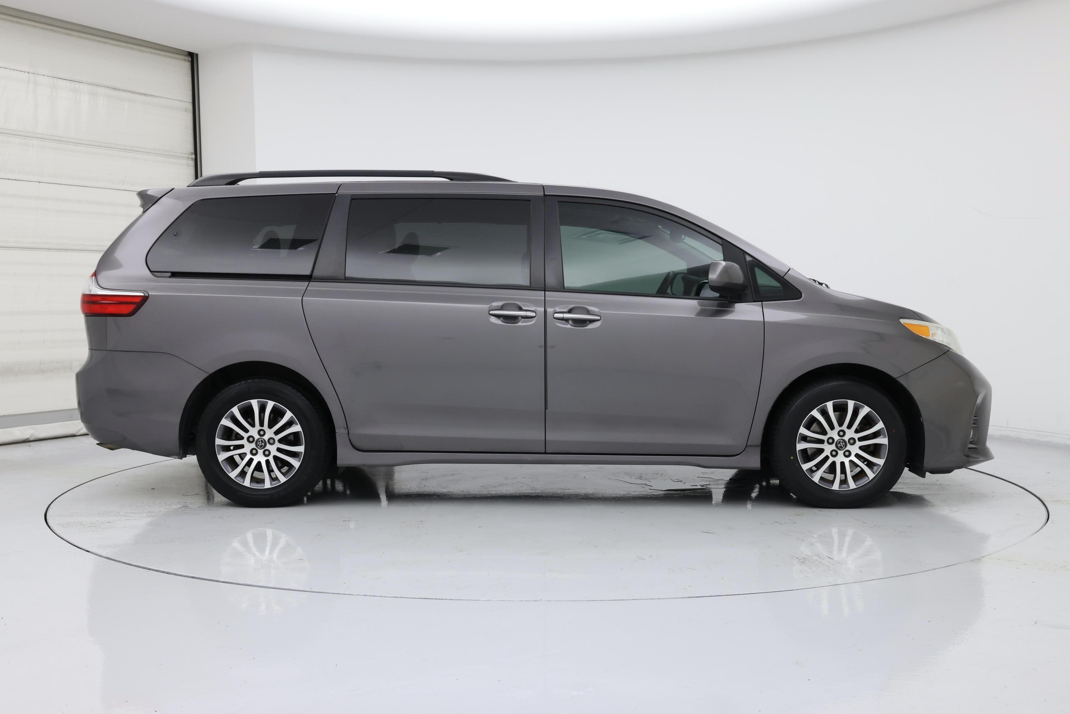 Thumbnail: 2018 Toyota Sienna - 7