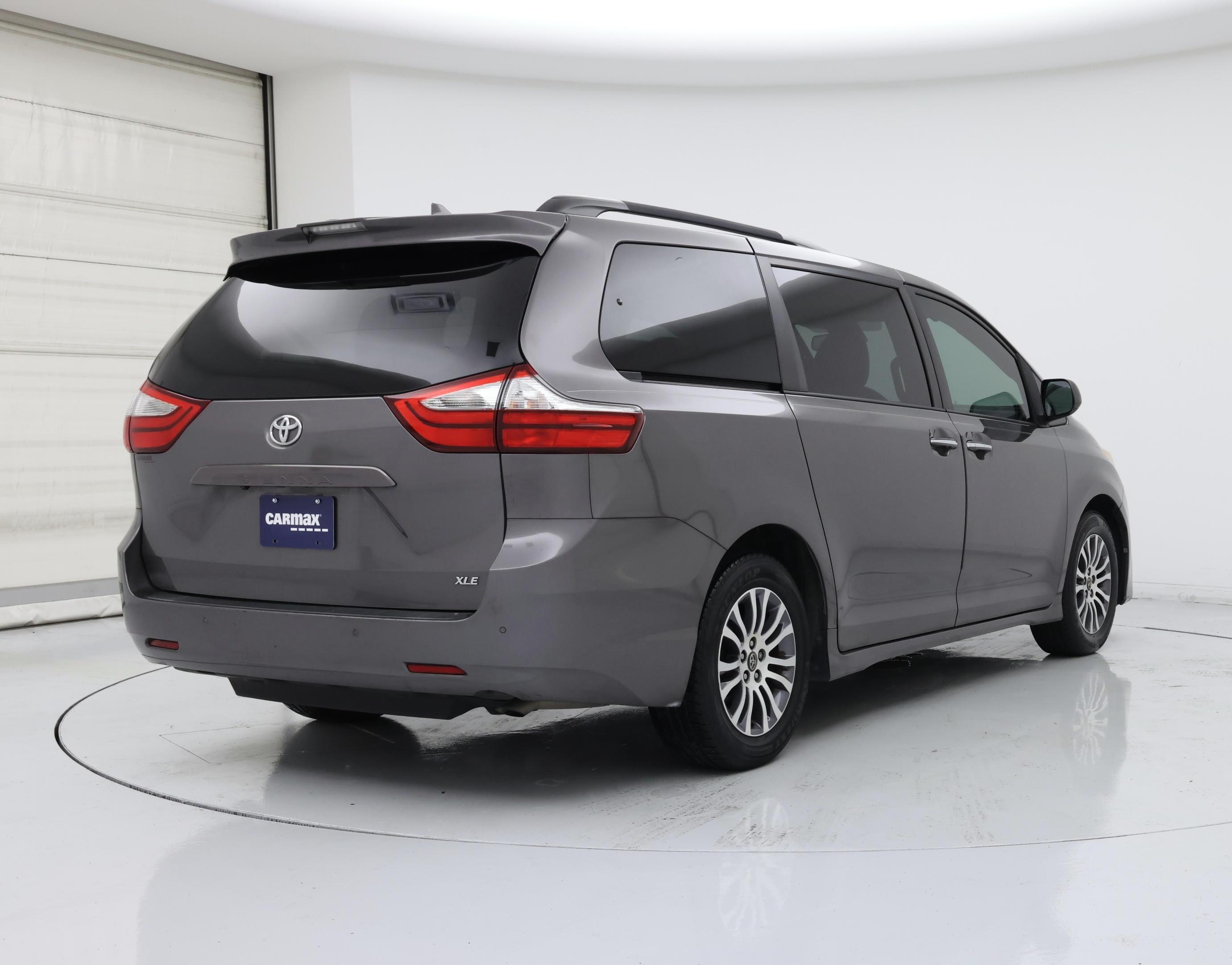 Thumbnail: 2018 Toyota Sienna - 8