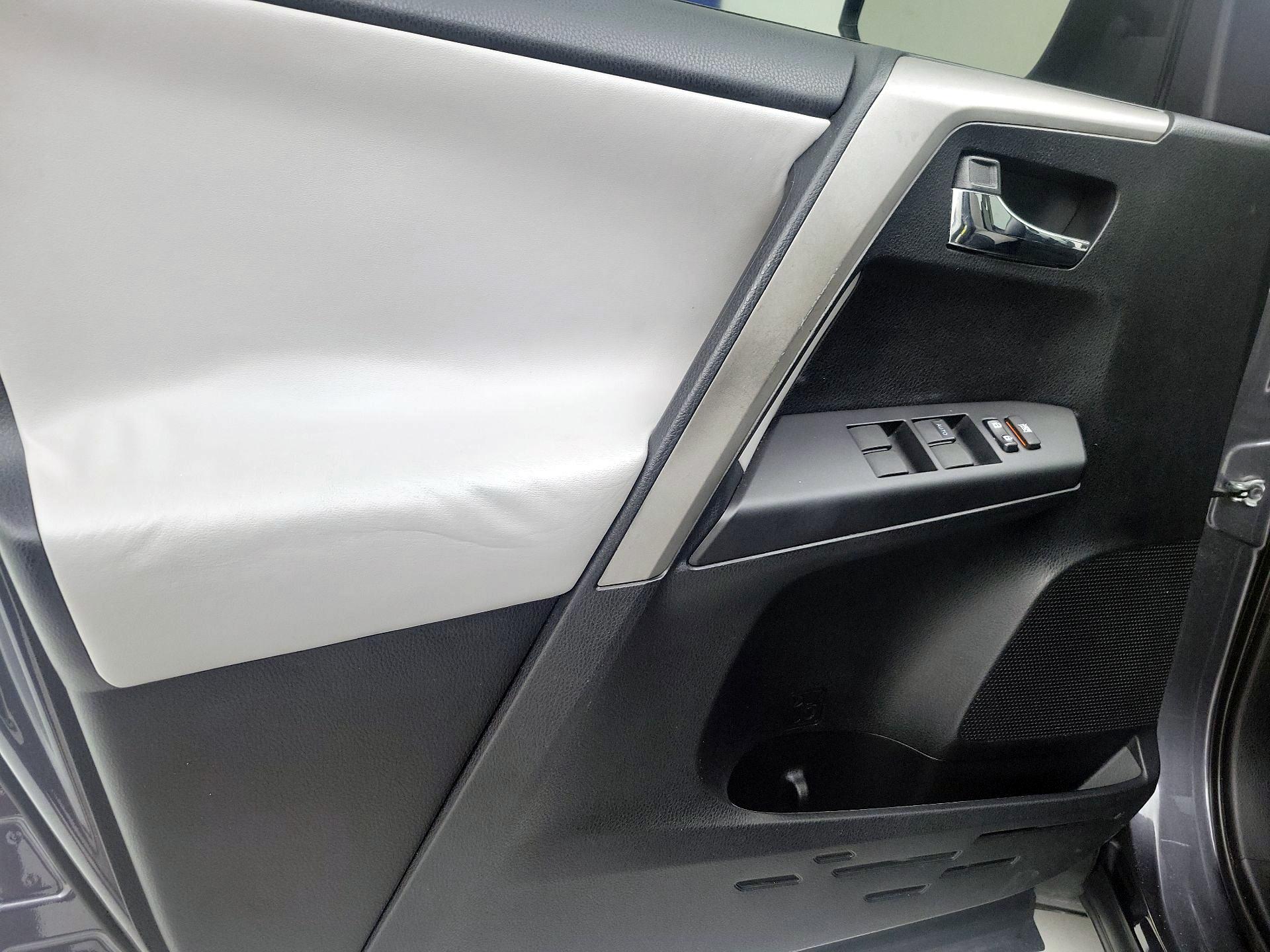 Thumbnail: 2017 Toyota RAV4 - 12