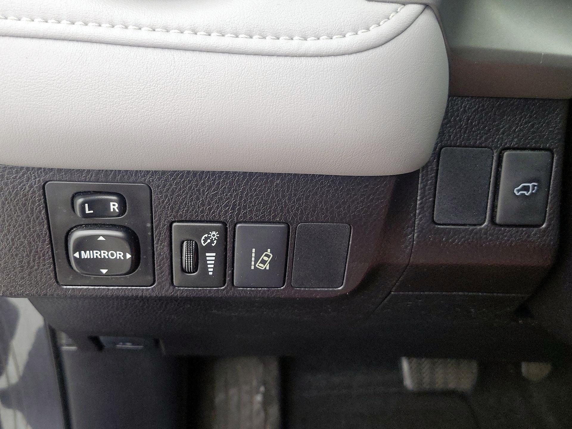 Thumbnail: 2017 Toyota RAV4 - 13