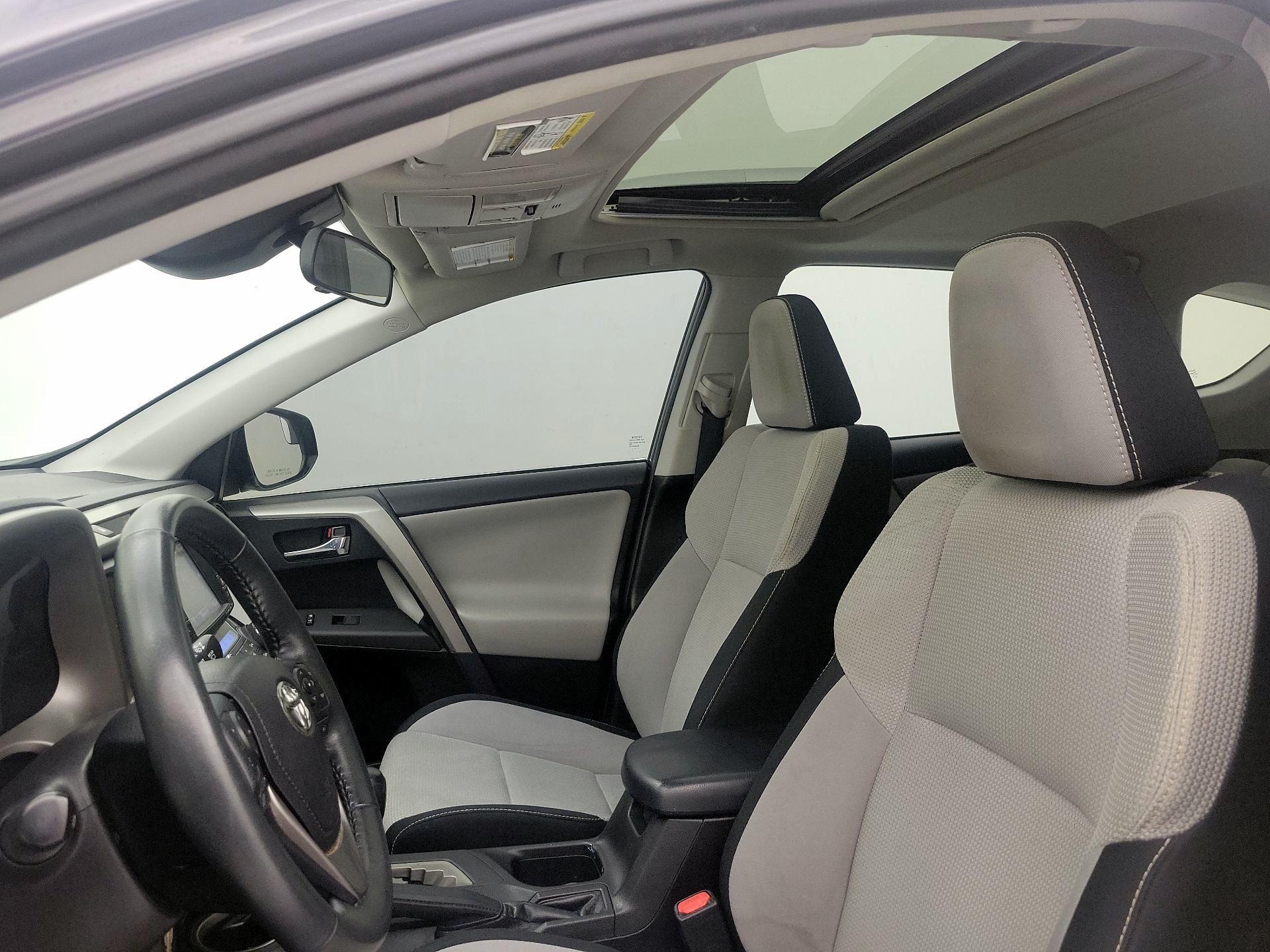 Thumbnail: 2017 Toyota RAV4 - 19