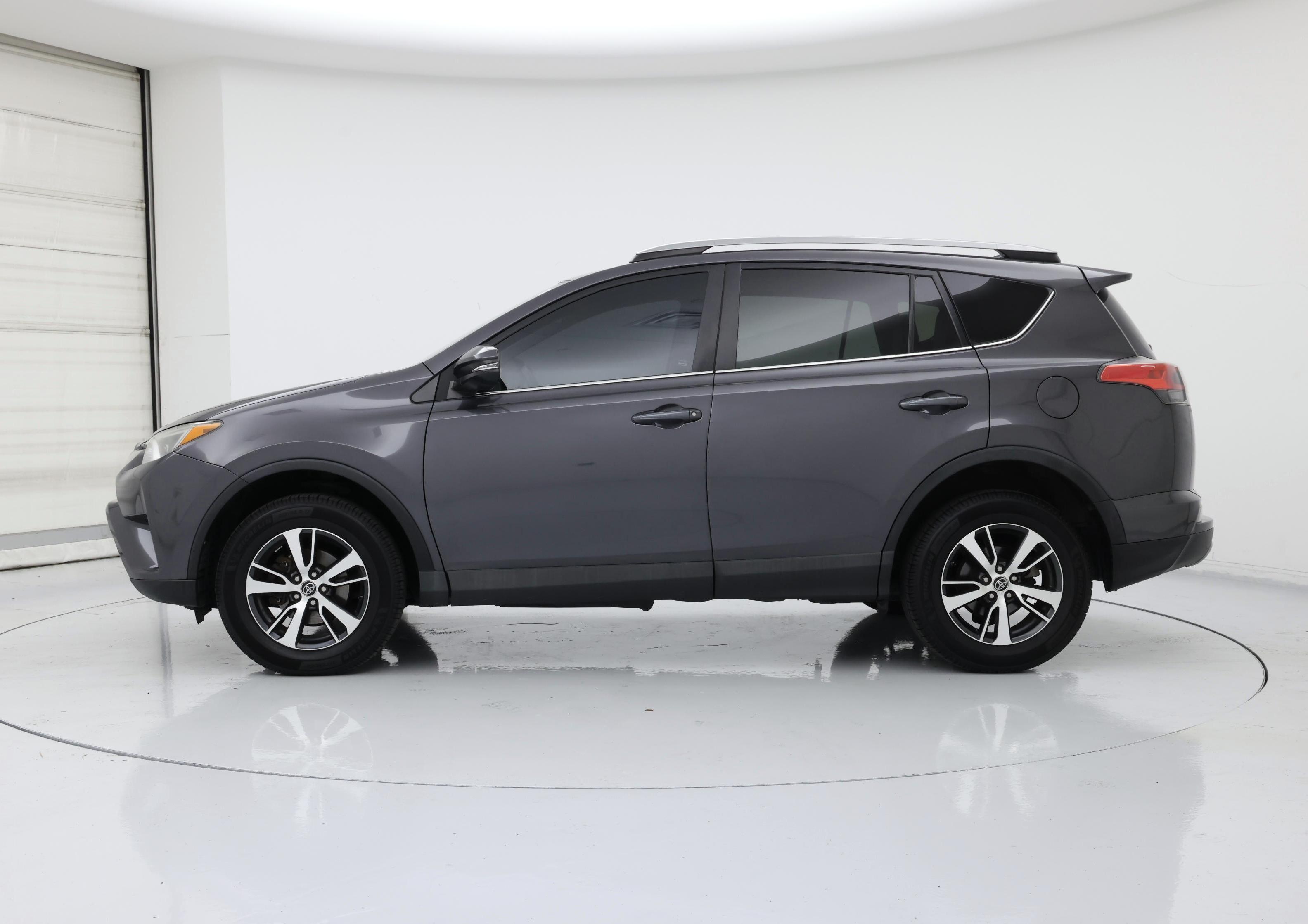 Thumbnail: 2017 Toyota RAV4 - 3