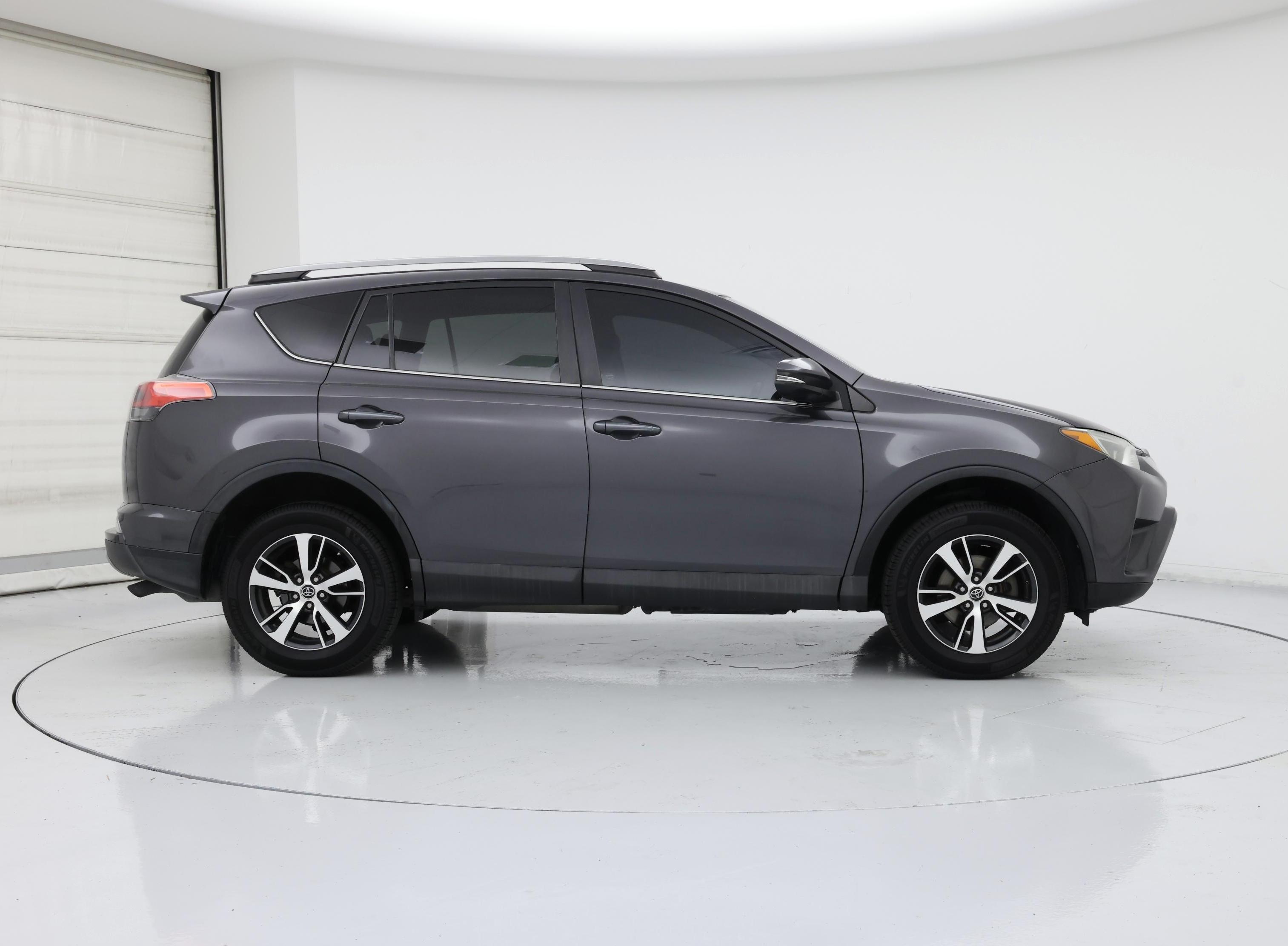 Thumbnail: 2017 Toyota RAV4 - 7