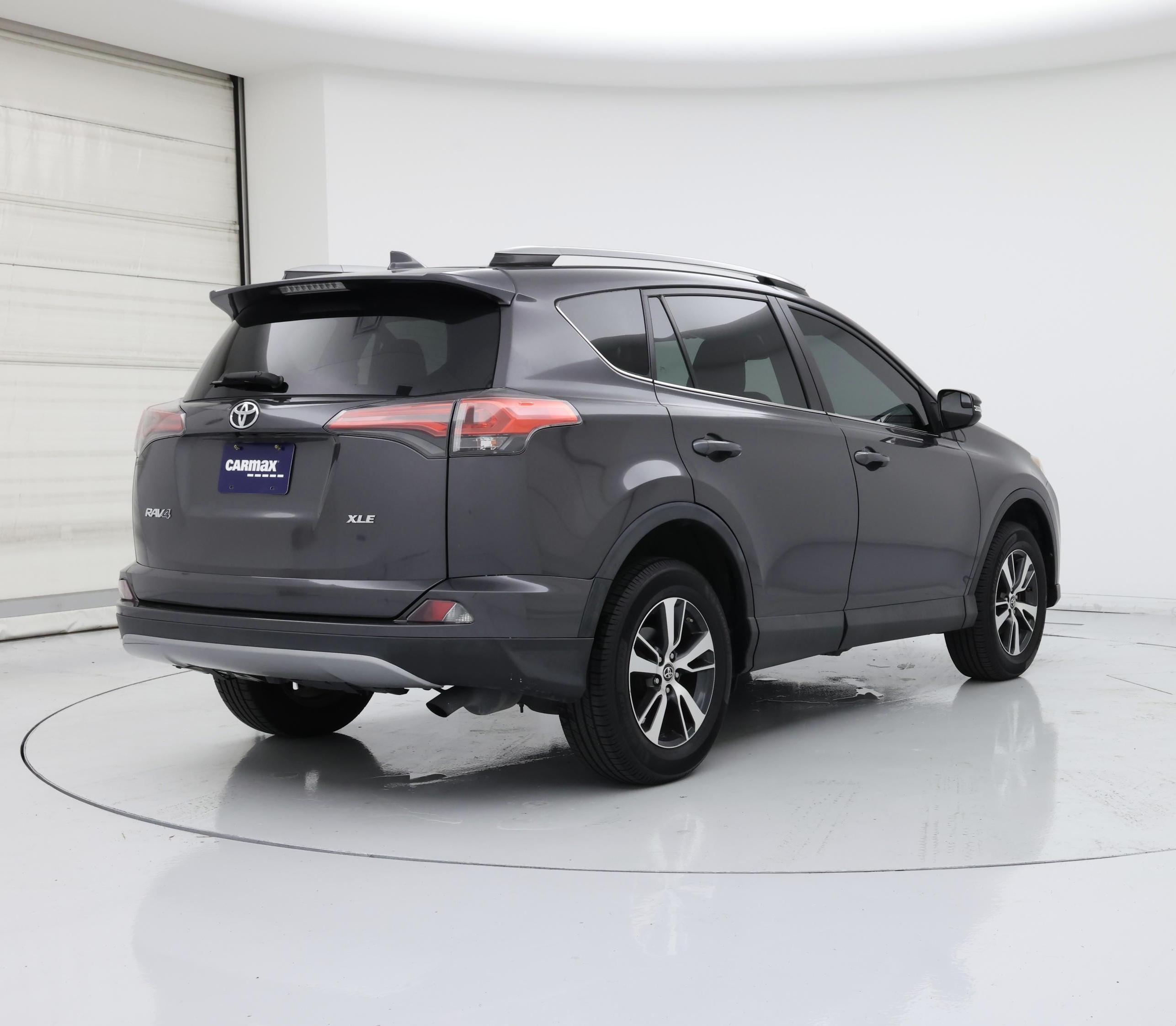 Thumbnail: 2017 Toyota RAV4 - 8