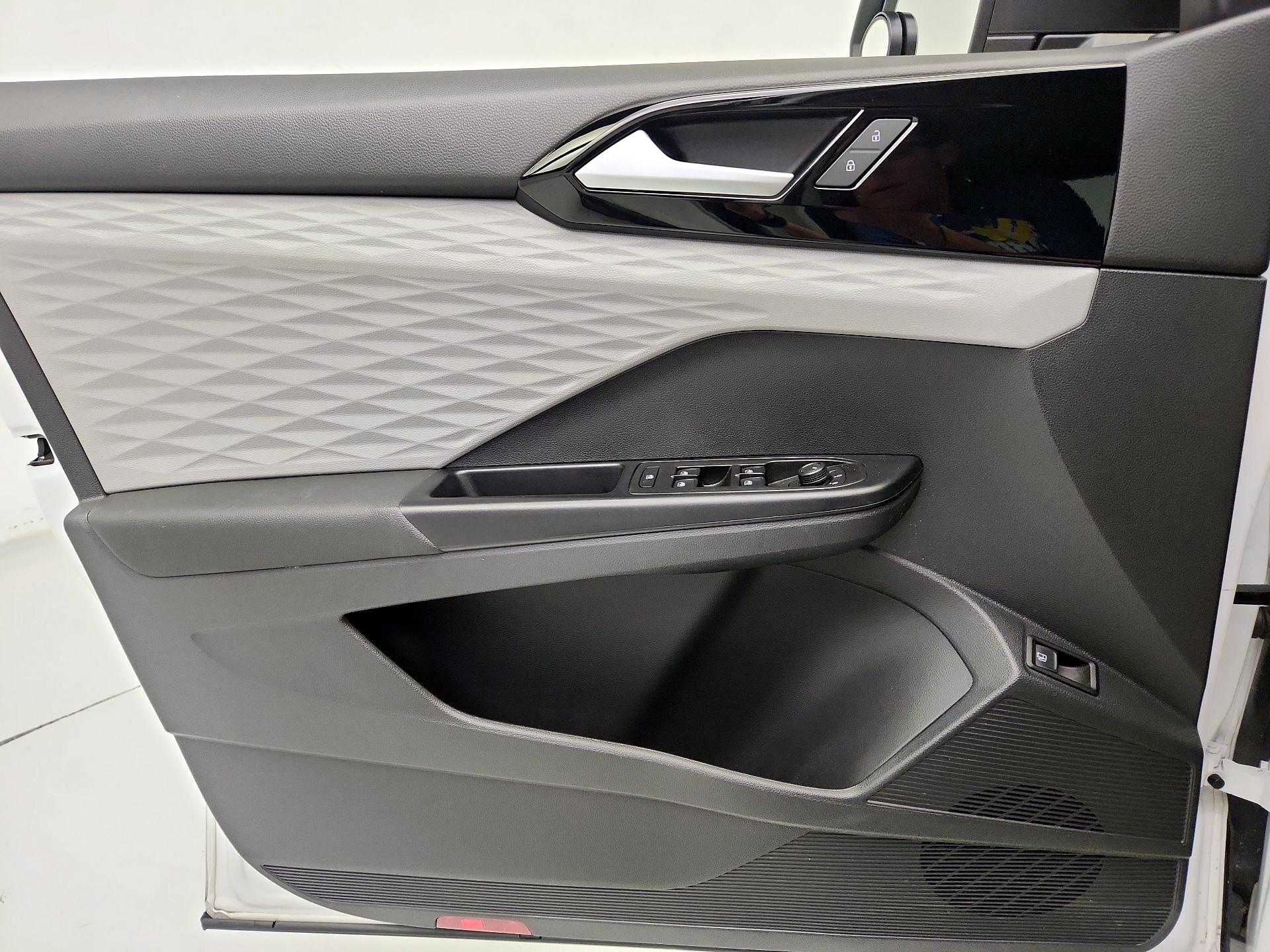 Thumbnail: 2023 Volkswagen Taos - 12